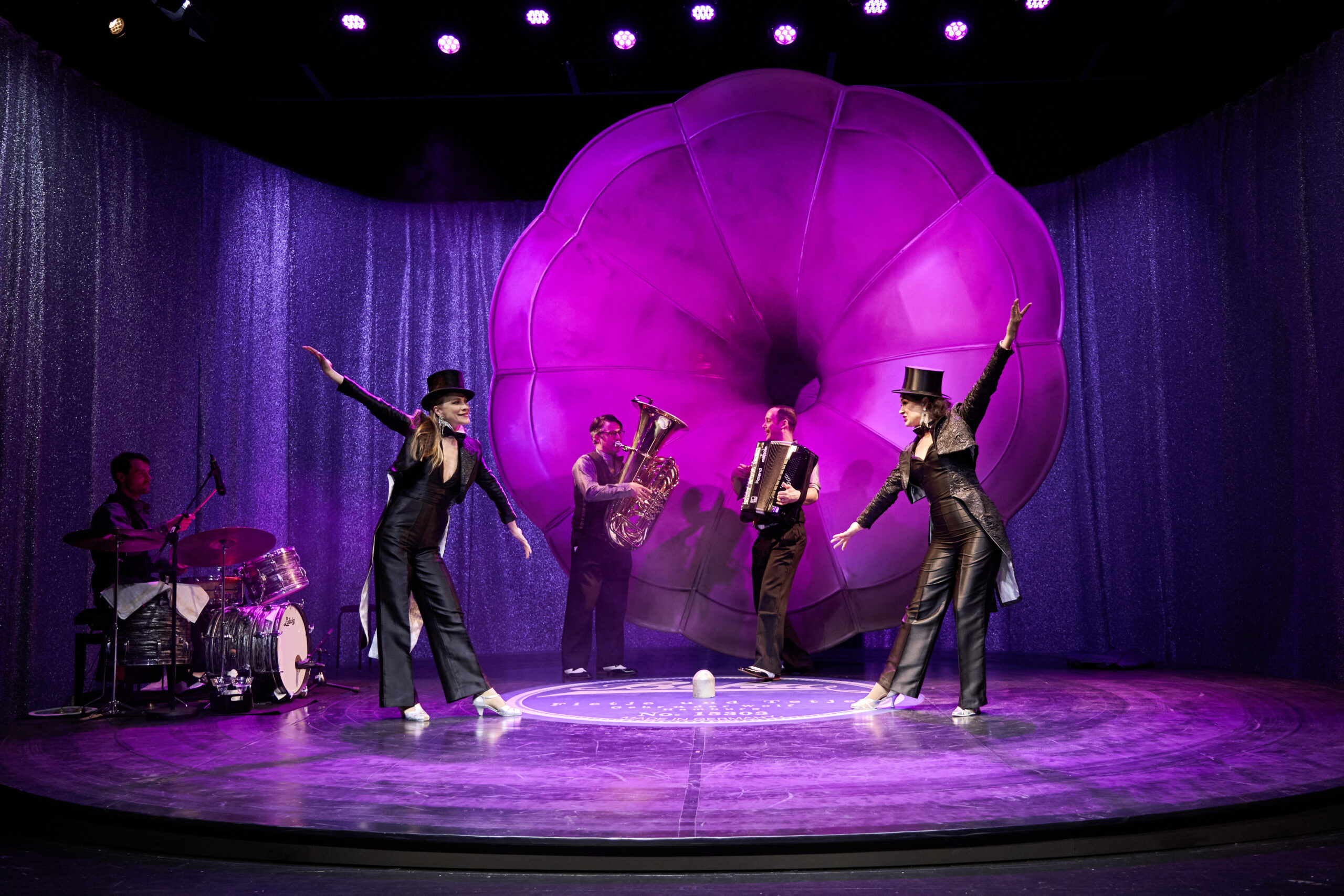 Jungs vun de Waterkant – Die Gebrüder Wolf am Mittwoch den 25.03.2026 im Ohnsorg Theater