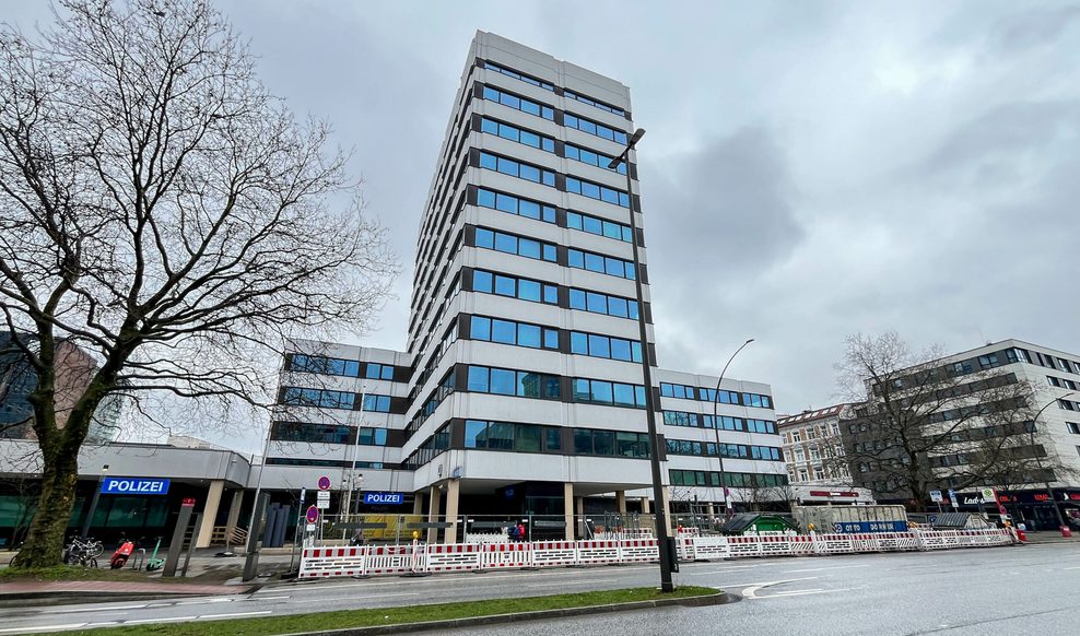 Polizeiwache am Steindamm dringend Sanierungsbedürftig.