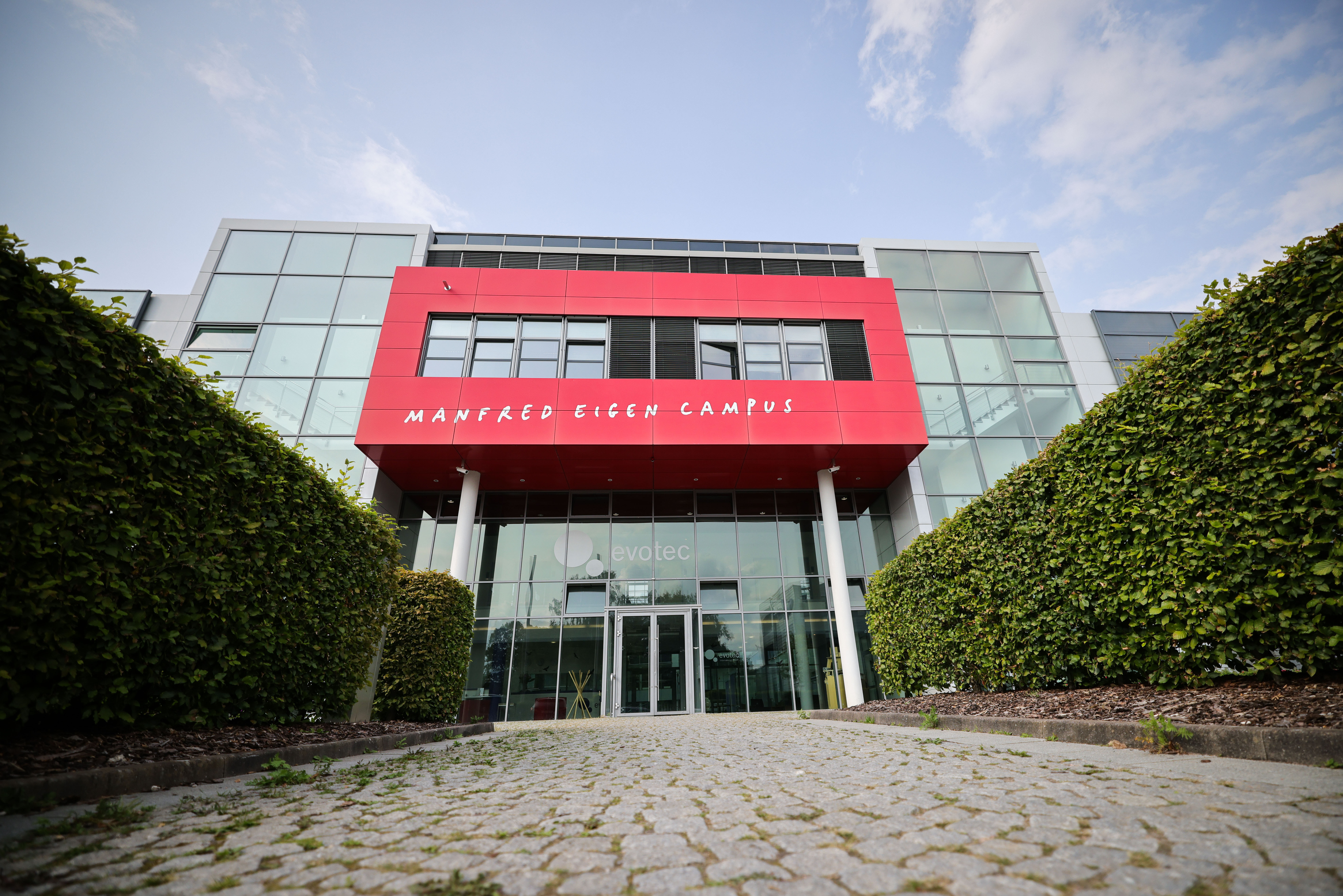 Der „Manfred Eigen Campus“ am Hauptsitz des Hamburger Unternehmens Evotec (Archivbild).