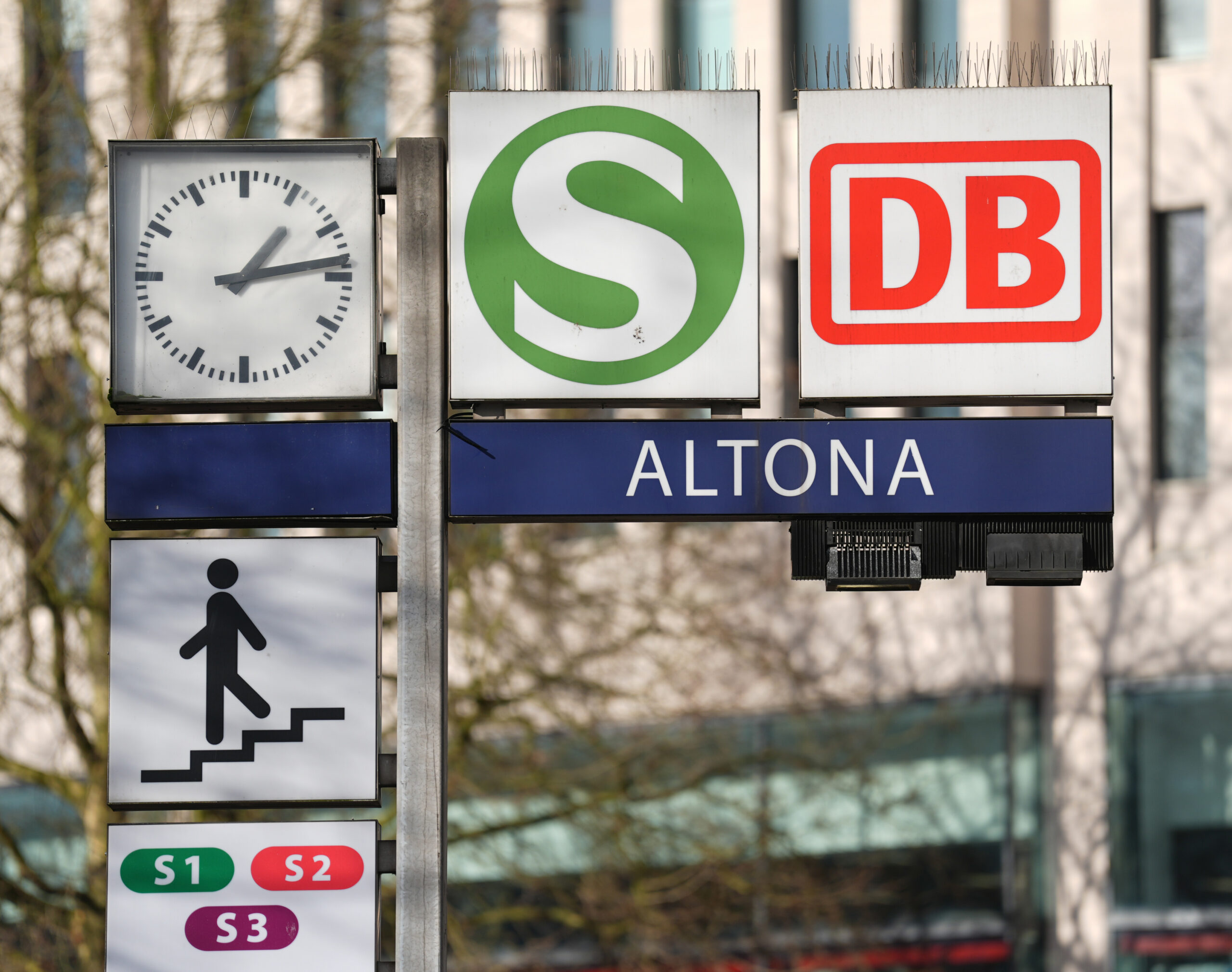 Uhr Bahnhof Altona Hamburg