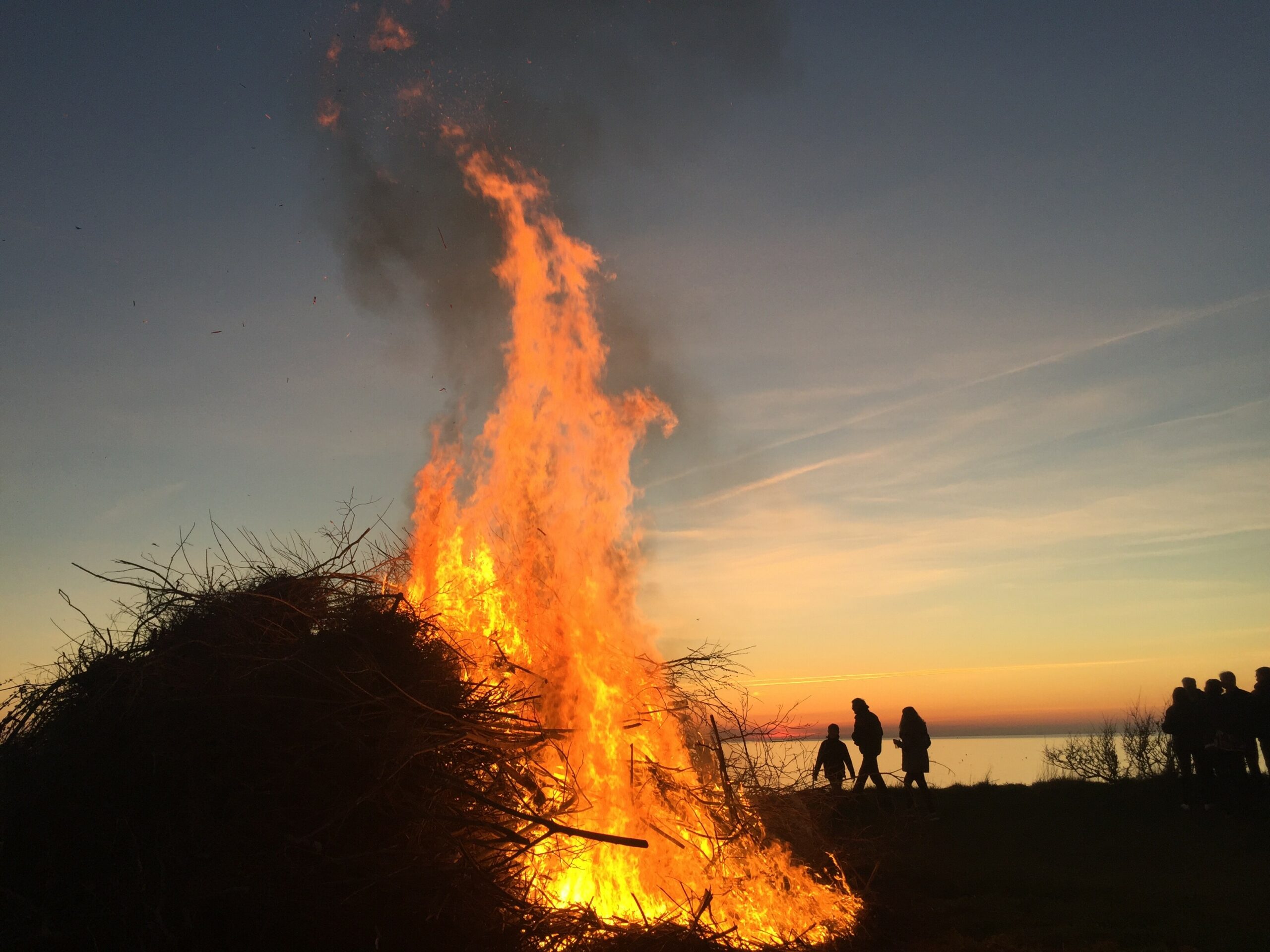 osterfeuer am Strand