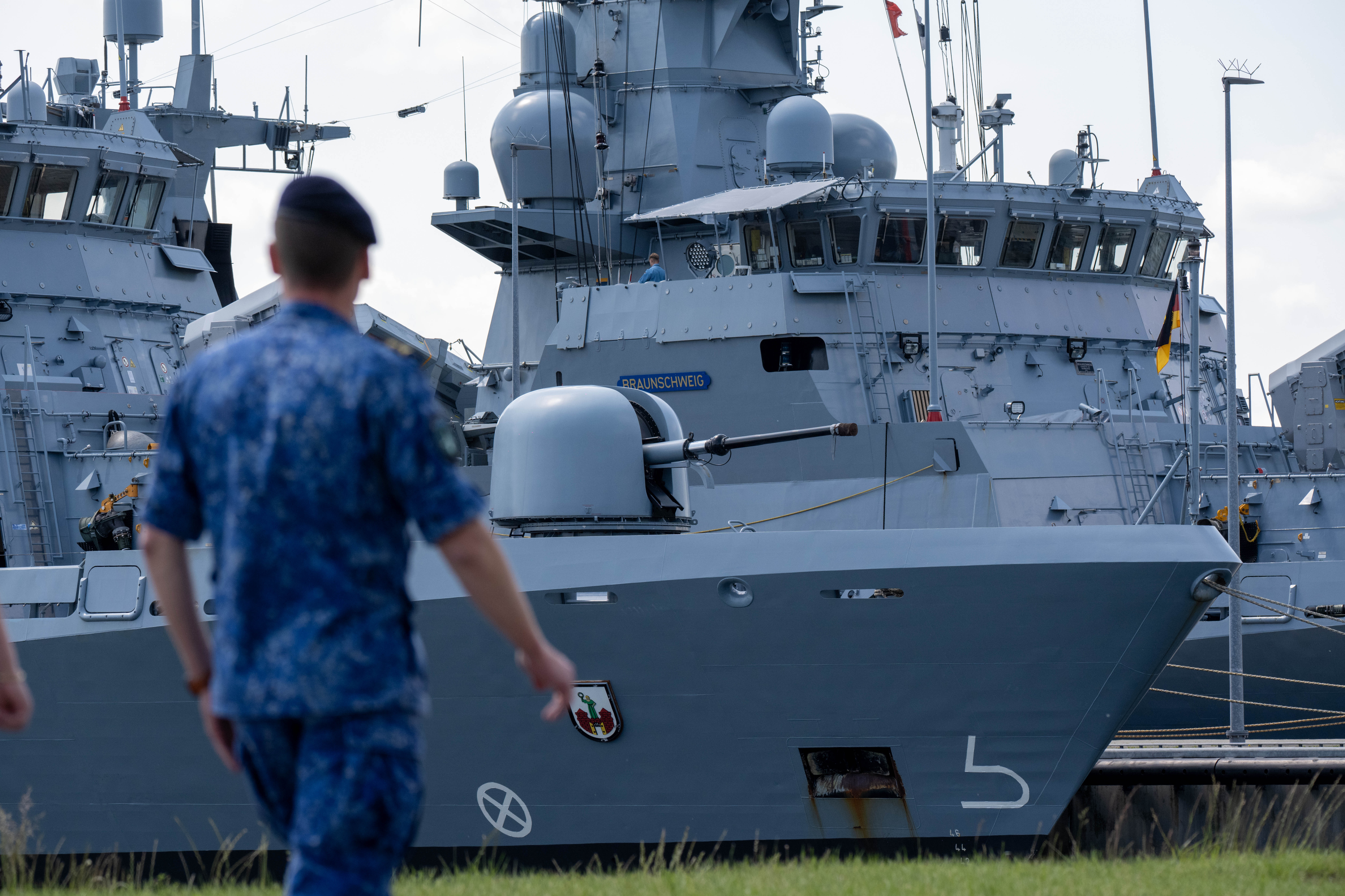 Die Staatsanwaltschaft geht dem Verdacht der Sabotage an Marine-Versorgungsschiffen nach (Symbolfoto).