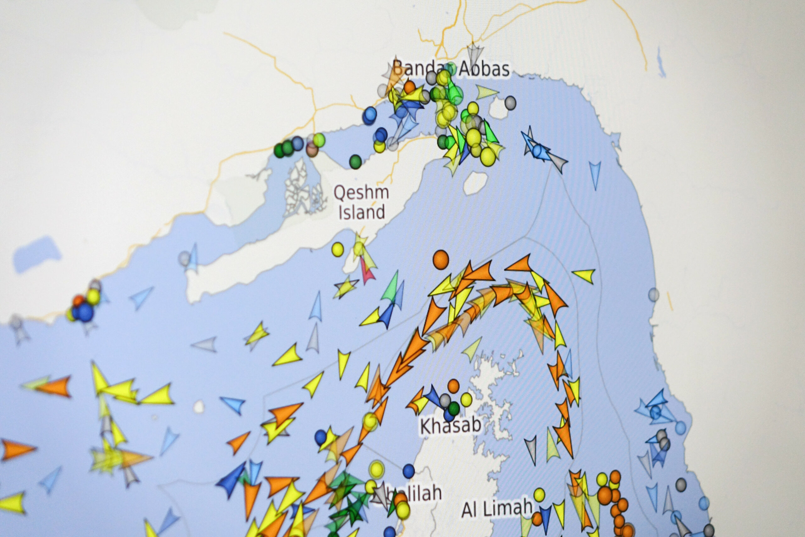 Schiffsbewegungen in der Straße von Hormus dargestellt auf einem Internetportal mit Hilfe von AIS-Signalen.