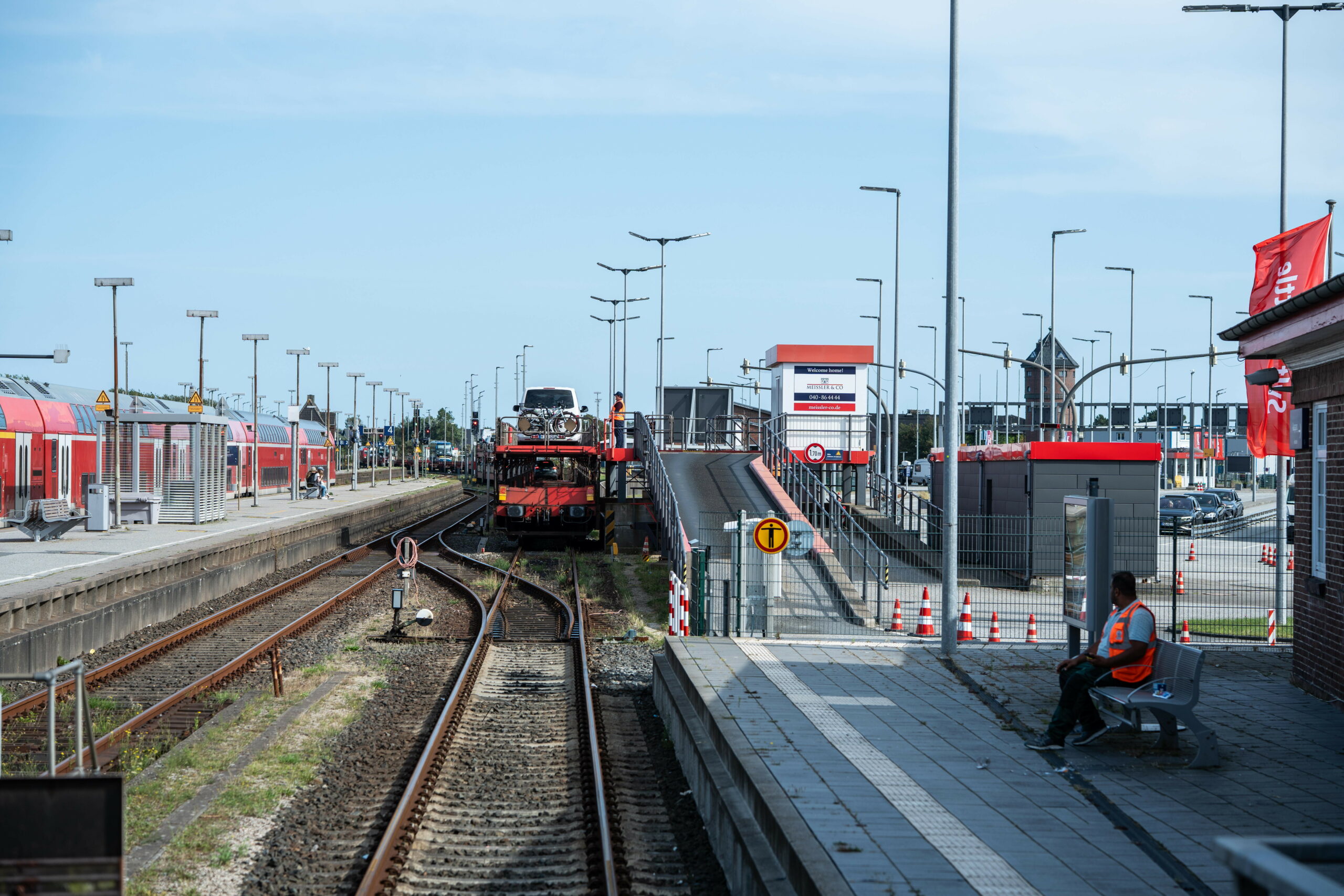 Bahnhof mit Rampe zum Autozug