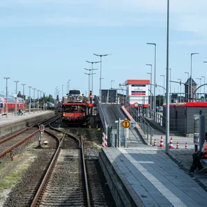 Bahnhof mit Rampe zum Autozug