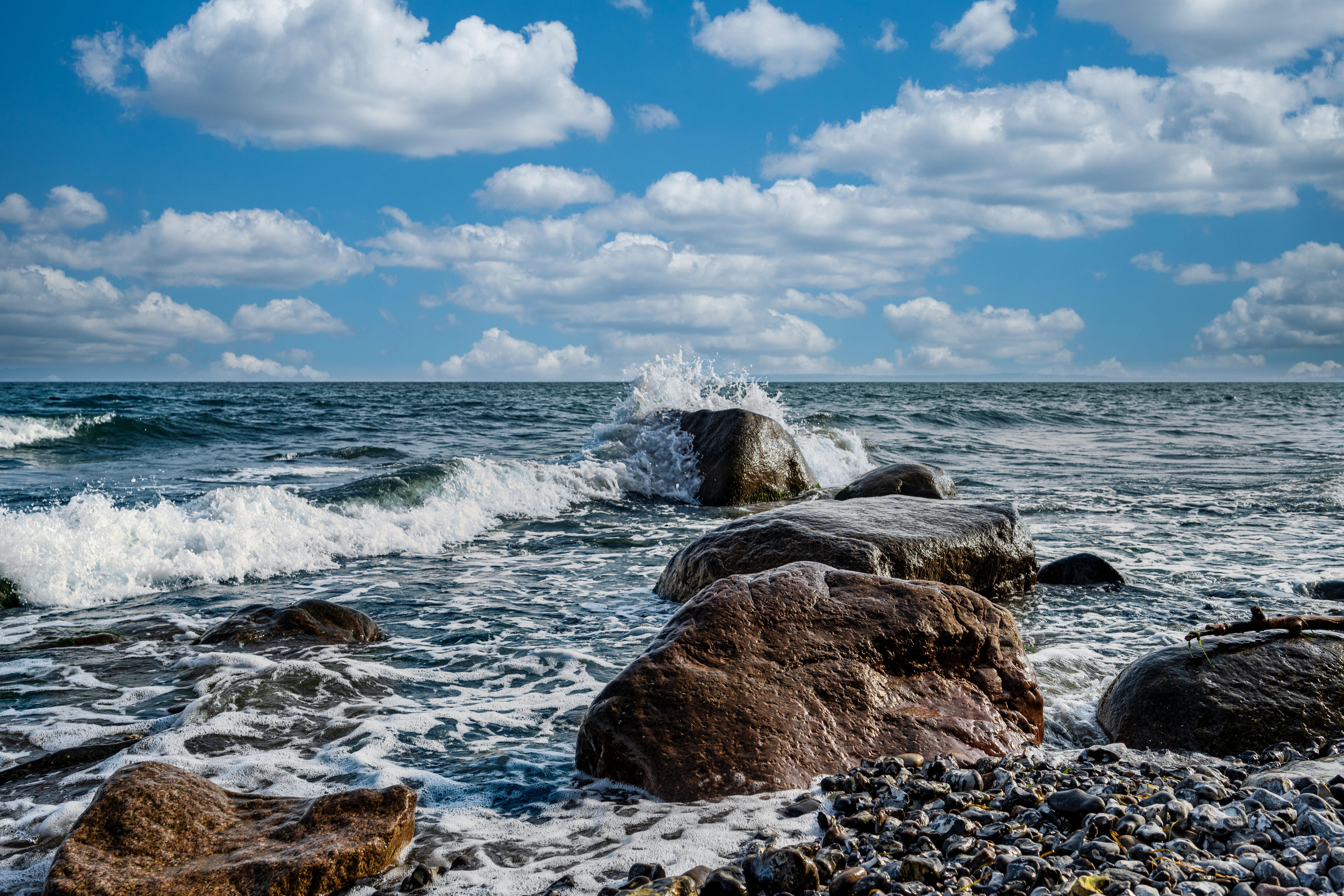 Ostsee: Ein Blick auf die Piratenbucht bei Sassnitz auf Rügen.