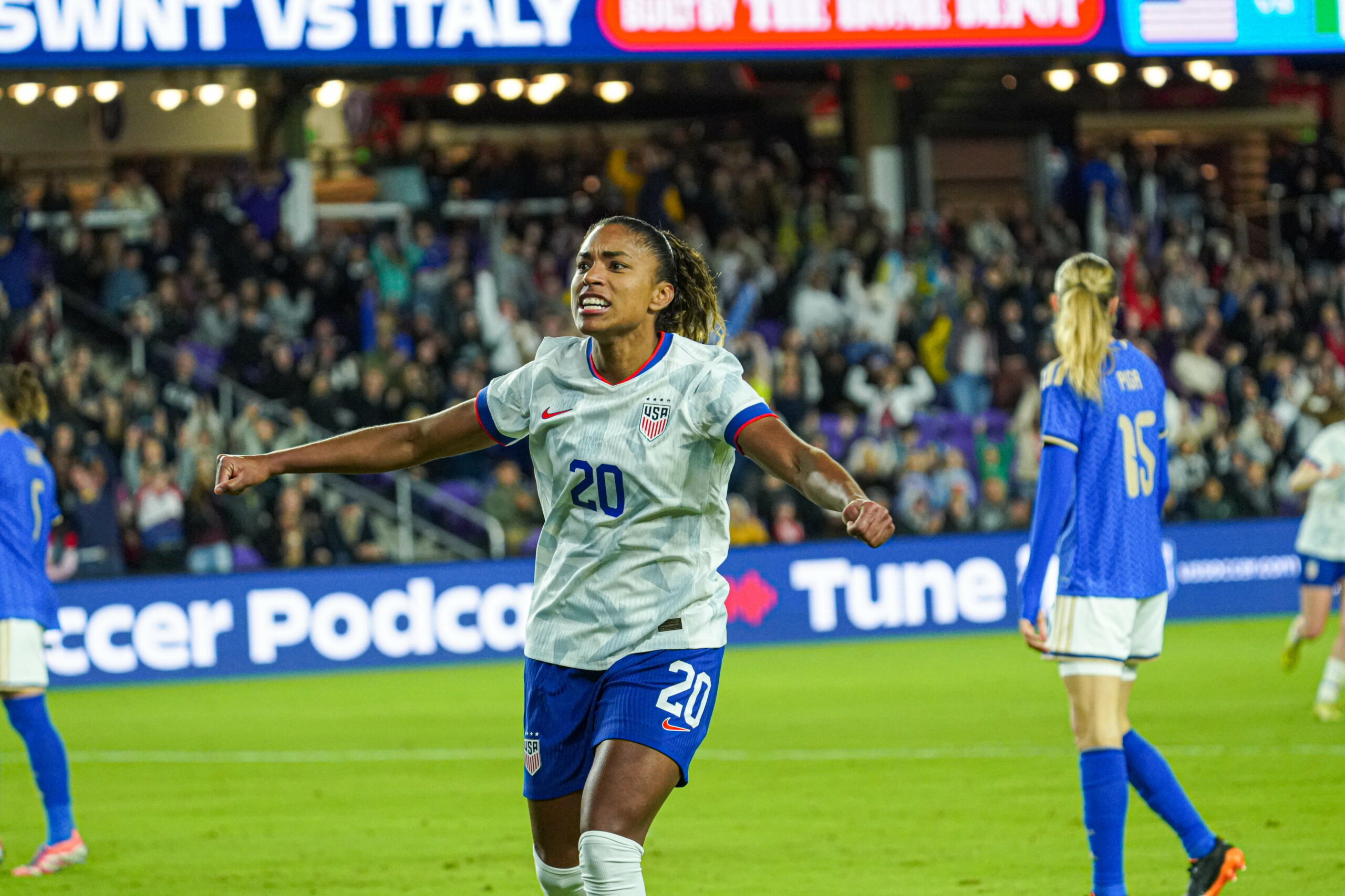 US-Nationalspielerin Catarina Macario jubelt