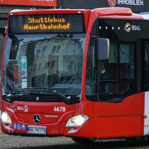 Streit um zu lautes handy in Bremer Linienbus – Jugendlichen das Ohr abgebissen