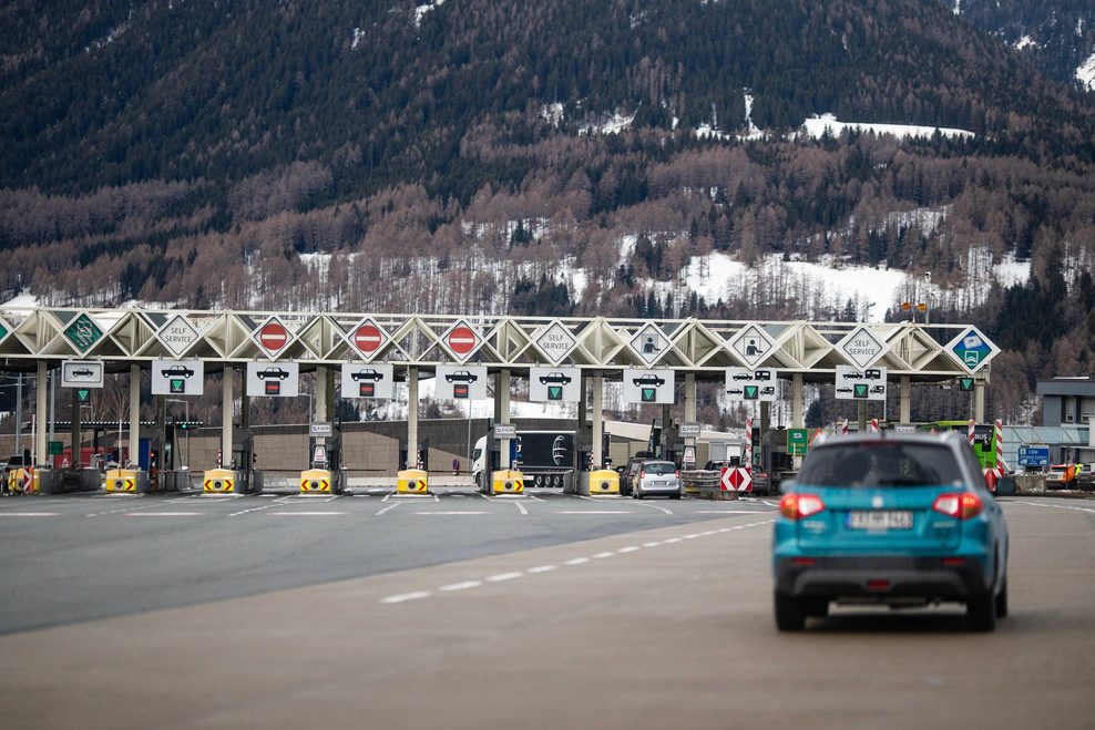 Die Zentrale Mautstation für die österreichische Brennerautobahn (A13) Schönberg.
