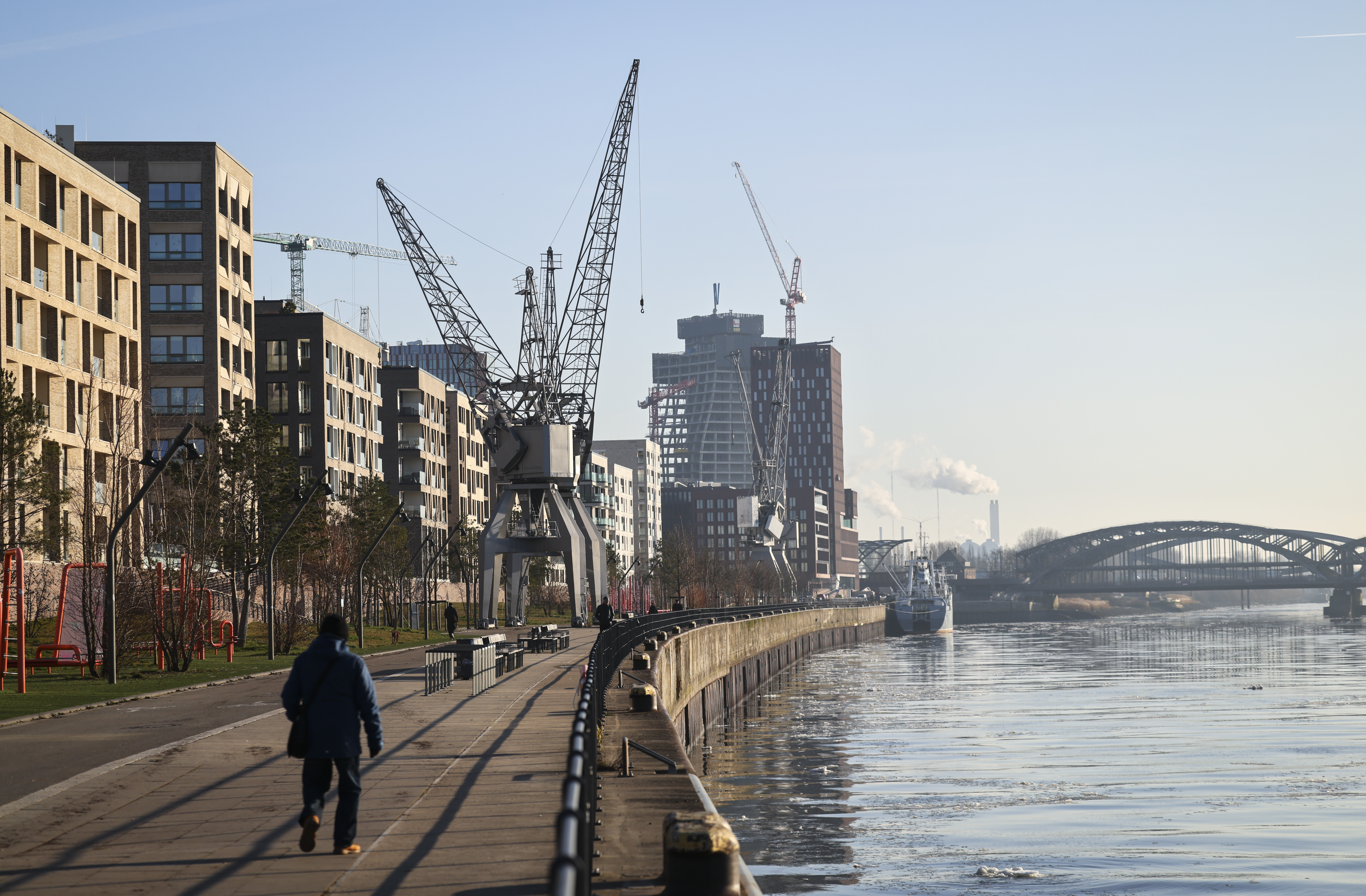 Das Elbtower-Projekt liegt seit über zwei Jahren still. Nun gibt es neue Entwicklungen. (Archivfoto))