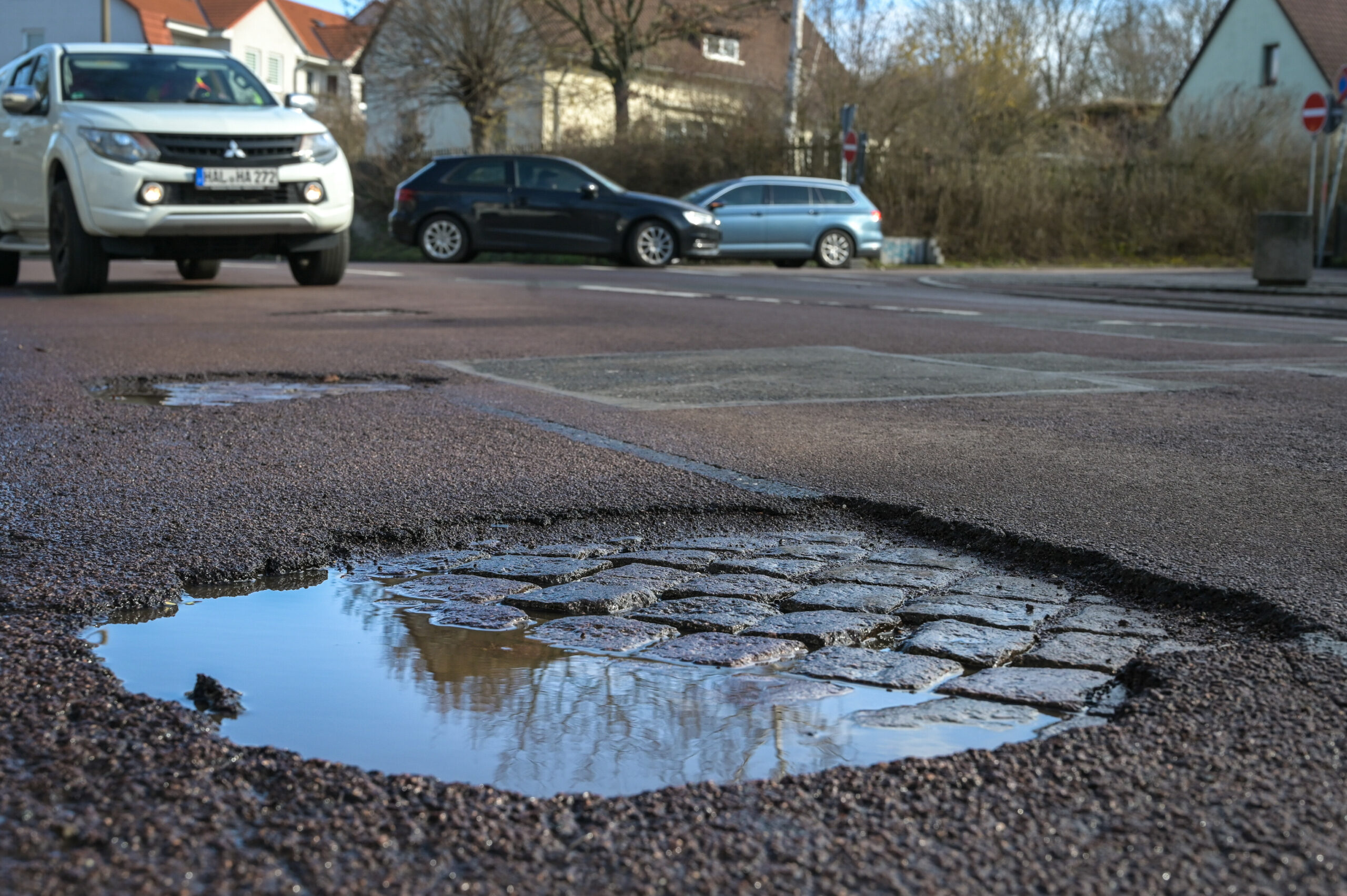 Schlaglöcher nach Frost und Tauwetter