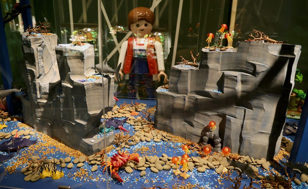 Die Sonderausstellung präsentiert zehn Schaulandschaften, die 4,5 Milliarden Jahre Erdgeschichte darstellen.