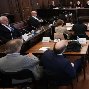 Gerichtssaal im Weitwinkel