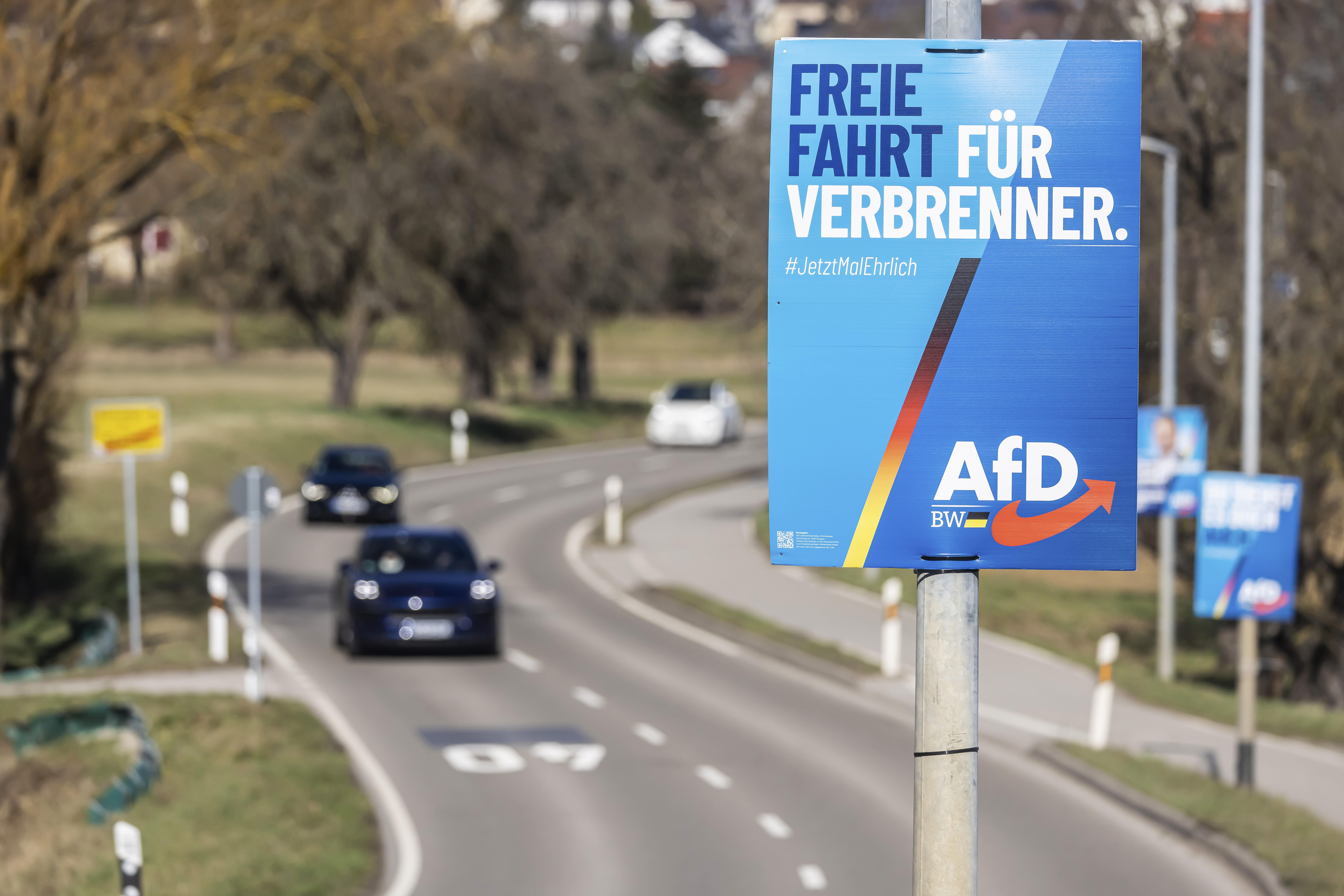 Wahlplakat der AfD: „Freie Fahrt für Verbrenner“