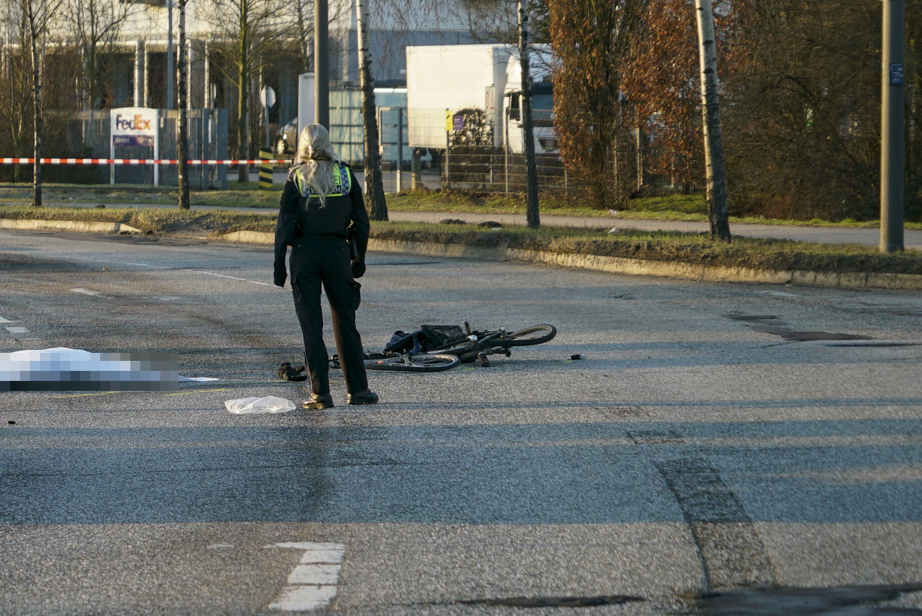 Beim ersten tödlichen Unfall in diesem Jahr war am Donnerstag ein 63 Jahre alter Fahrradfahrer von einem abbiegenden Lkw erfasst und getötet worden.