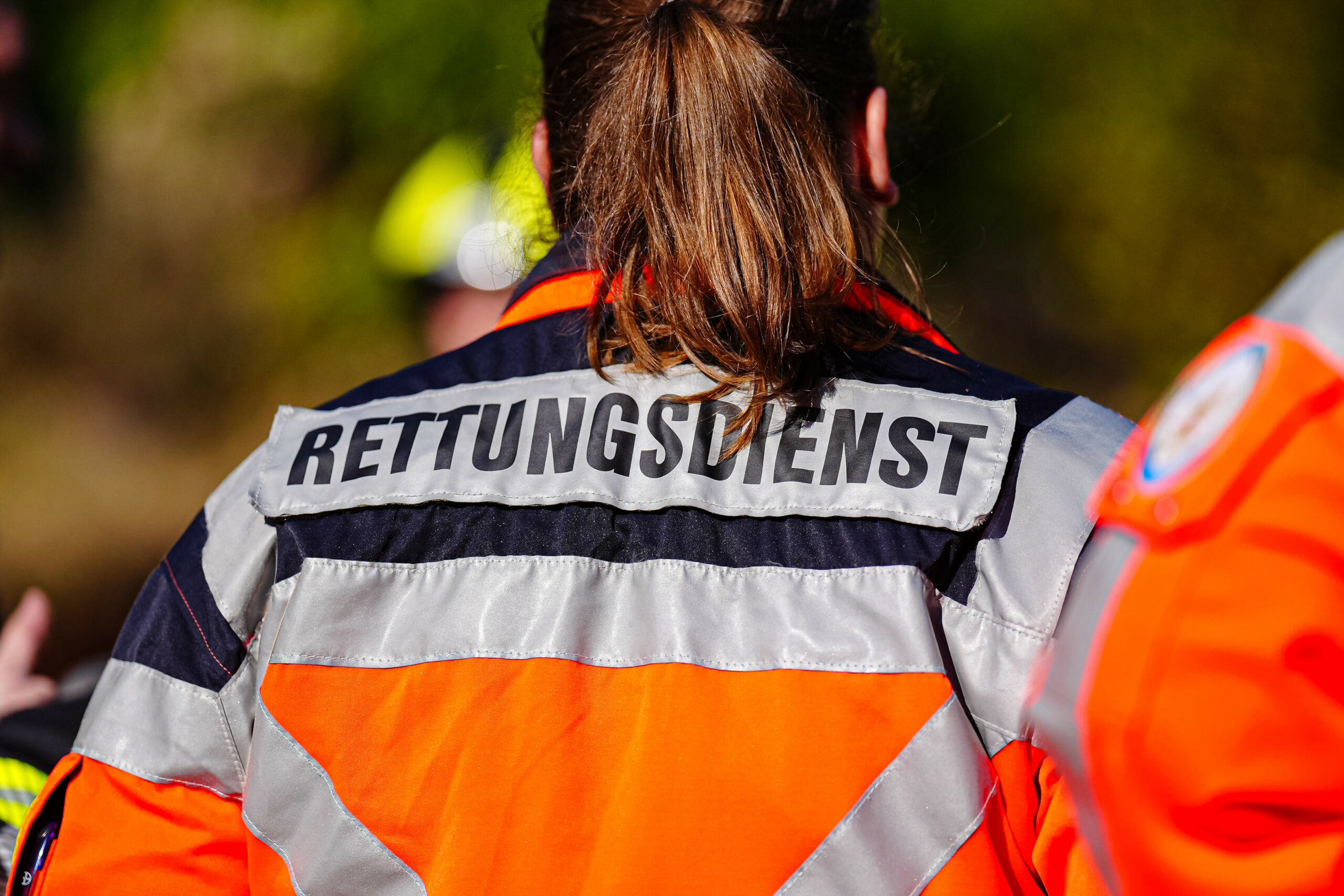 Eine Frau vom Rettungsdienst (Symbolbild).