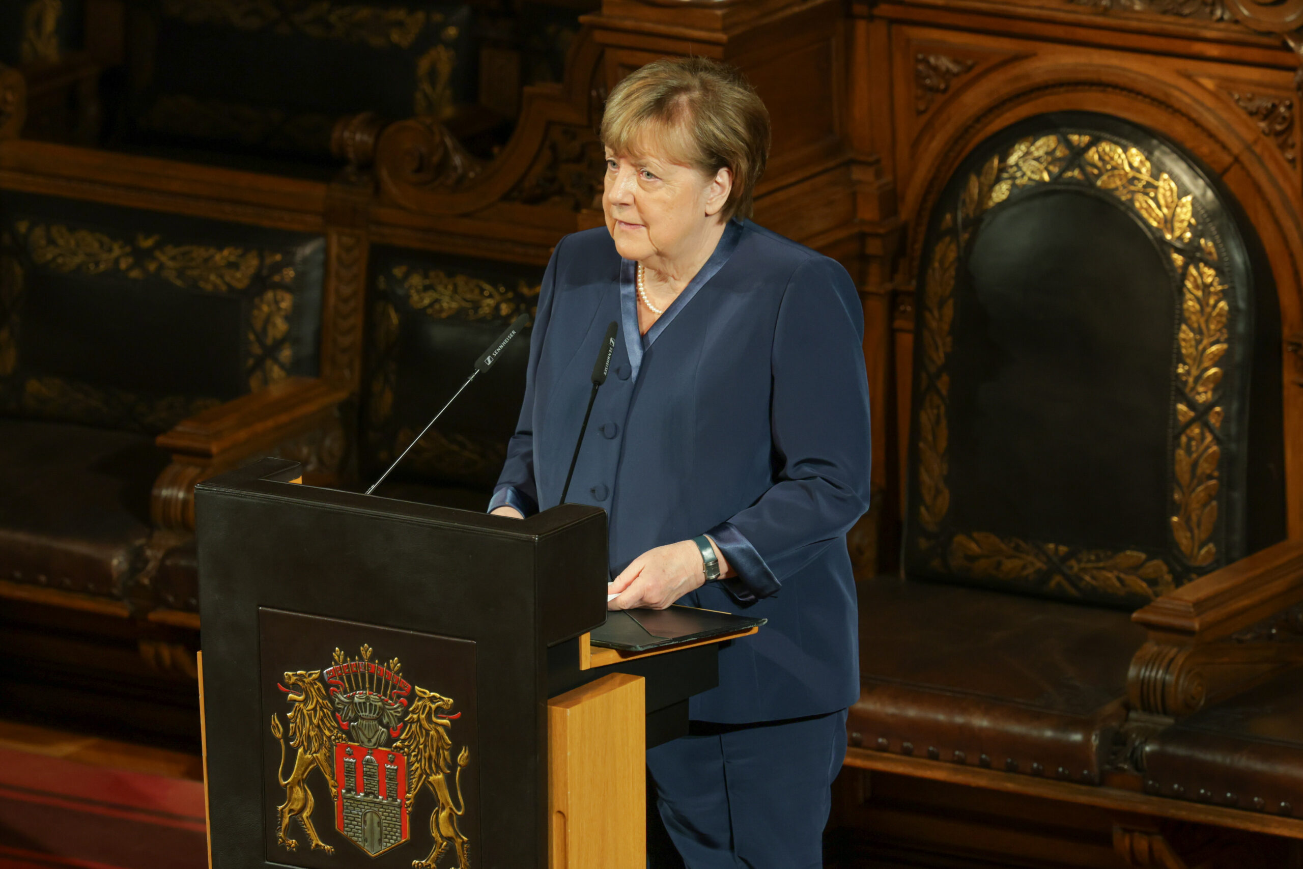 Die frühere Bundeskanzlerin Angela Merkel spricht beim Matthiae-Mahl im Hamburger Rathaus vor rund 400 Gästen.