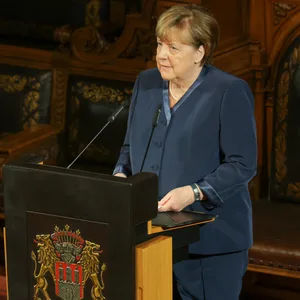 Die frühere Bundeskanzlerin Angela Merkel spricht beim Matthiae-Mahl im Hamburger Rathaus vor rund 400 Gästen.