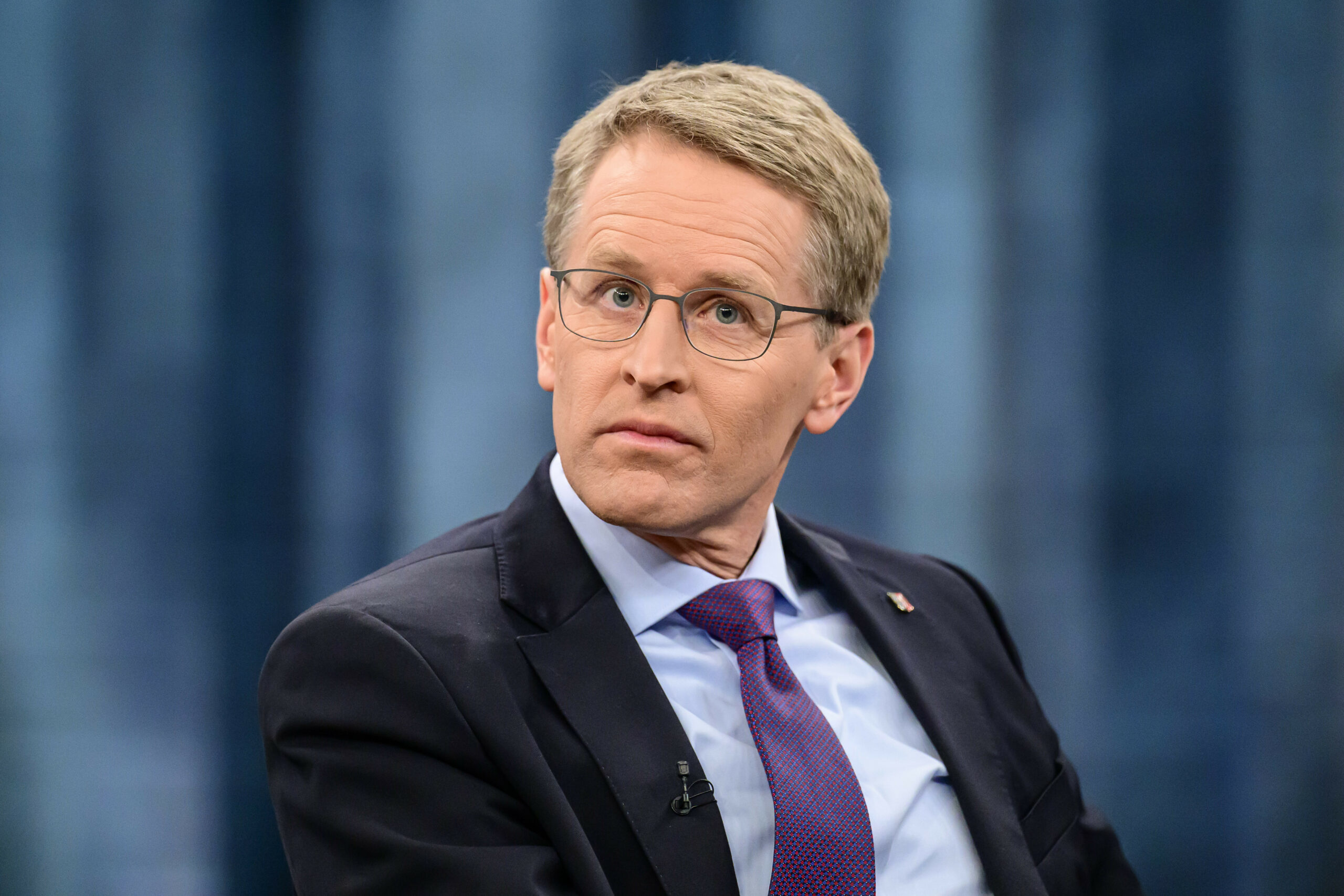 Schleswig-Holsteins Ministerpräsident Daniel Günther (CDU) fordert ein gesellschaftliches Umdenken zum Thema Arbeit. (Archivbild)