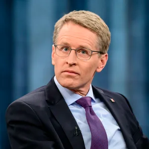 Schleswig-Holsteins Ministerpräsident Daniel Günther (CDU) fordert ein gesellschaftliches Umdenken zum Thema Arbeit. (Archivbild)