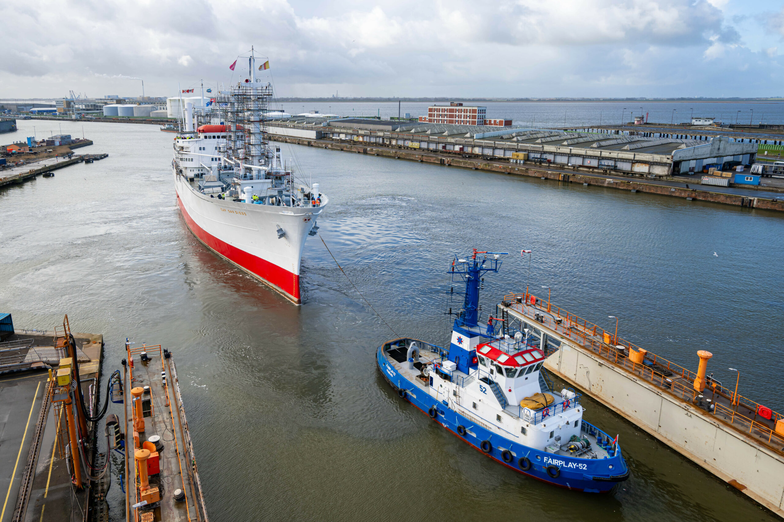 Das Museumsschiff "Cap San Diego" wurde zur Reparatur nach Bremerhaven verlegt.