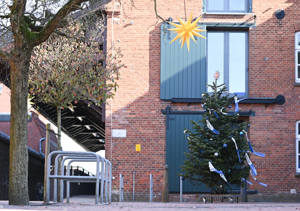Weihnachtsdeko in der Altstadt von Leer, Ostfriesland.