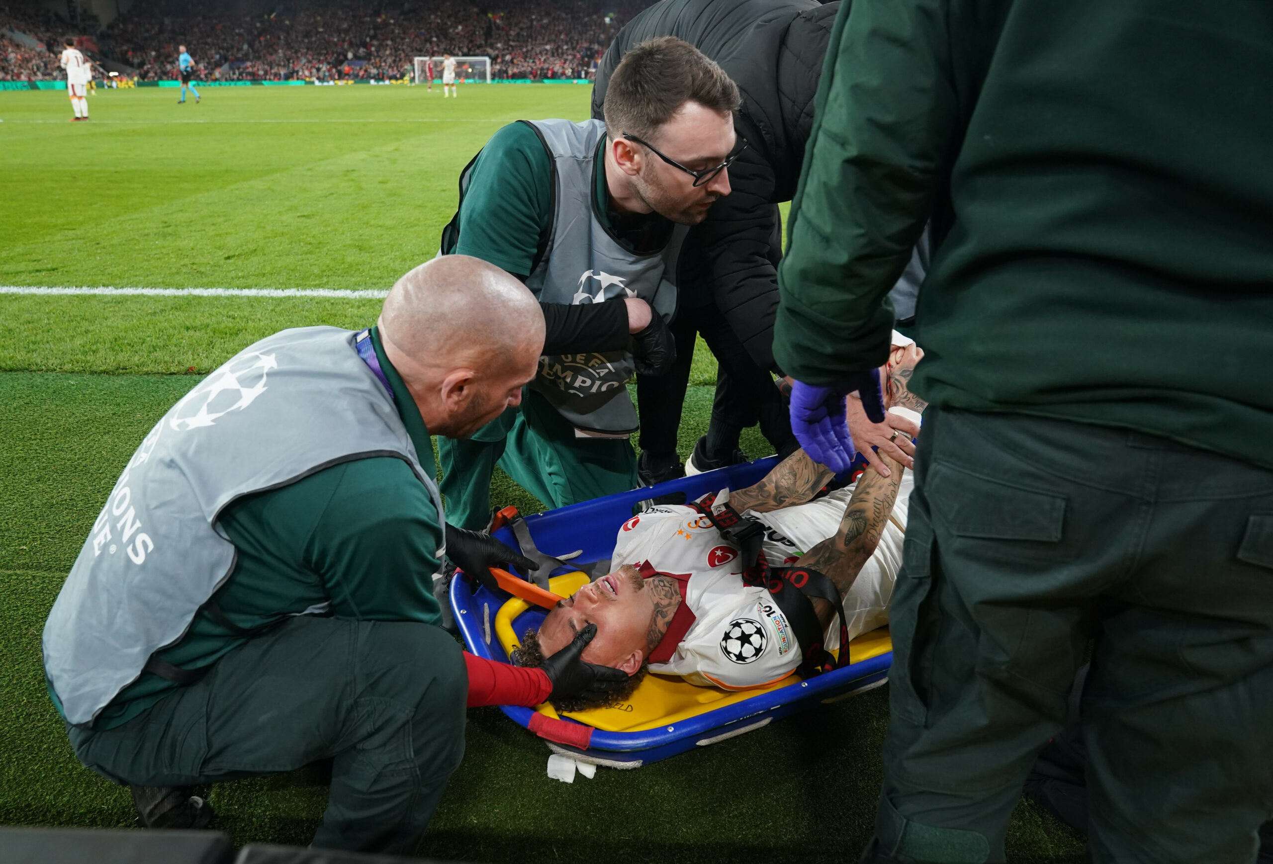 Mediziner kümmern sich um Noa Lang