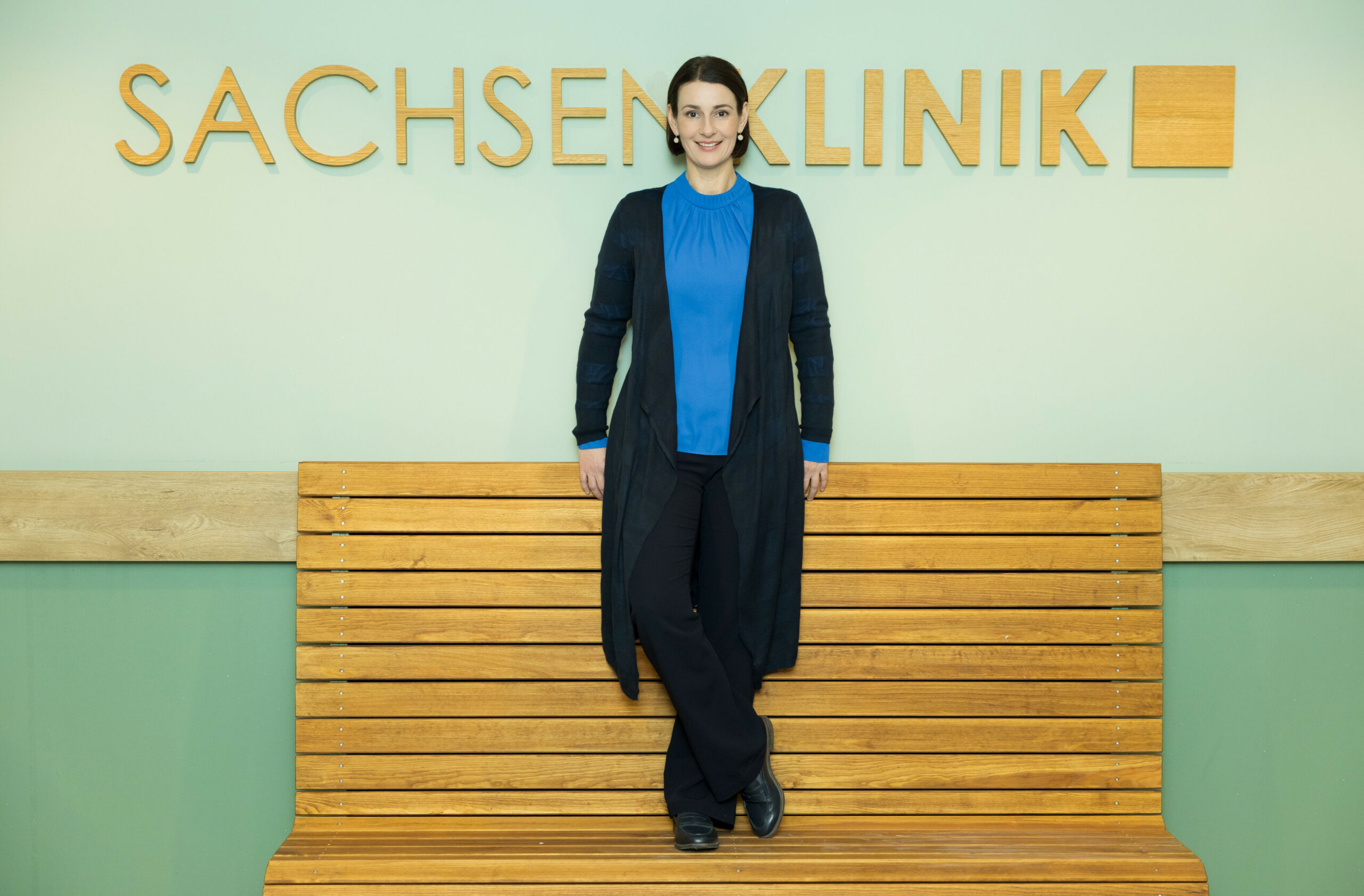 Schauspielerin Annett Renneberg in ihrer Rolle als Professor Maria Weber in der Krankenhausserie „In aller Freundschaft“.
