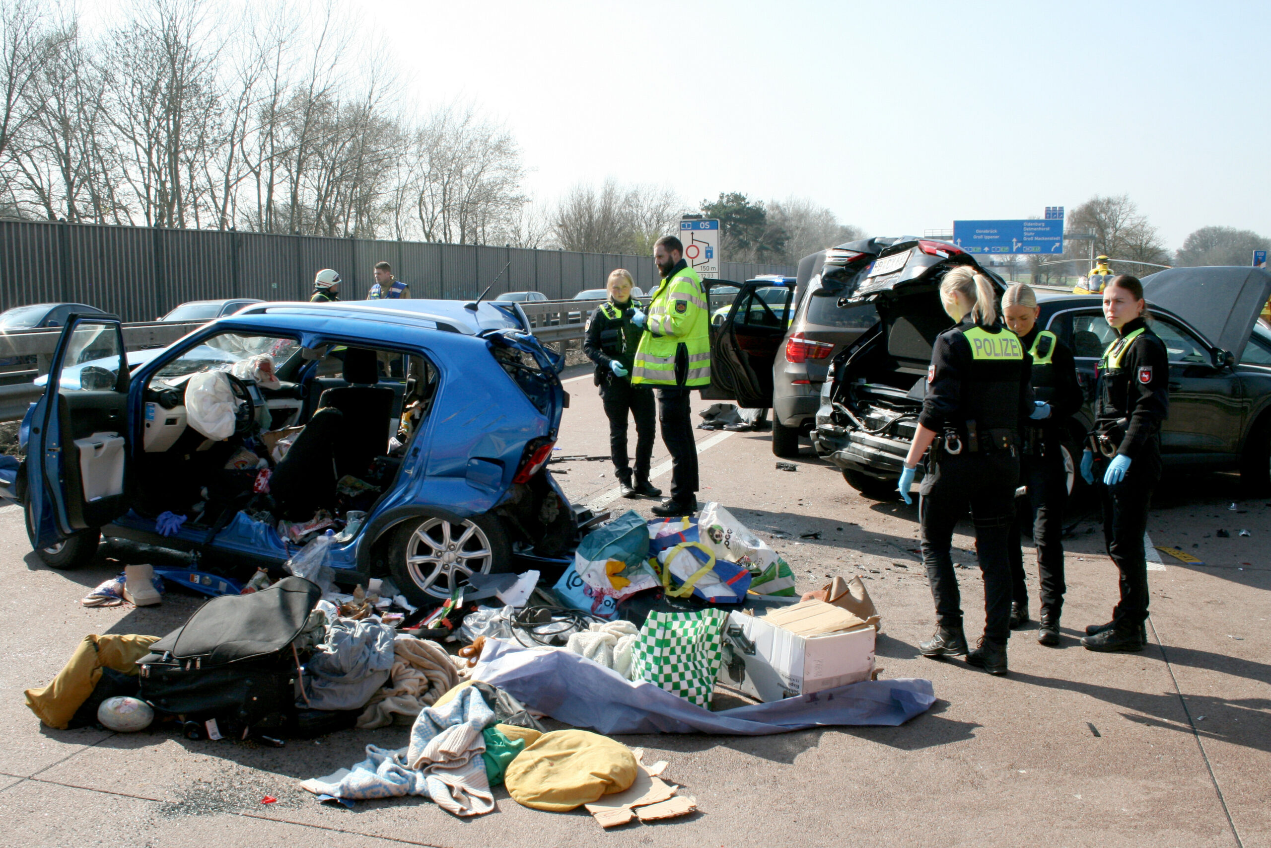 Unfall mit fünf Fahrzeugen auf A1 bei Stuhr.