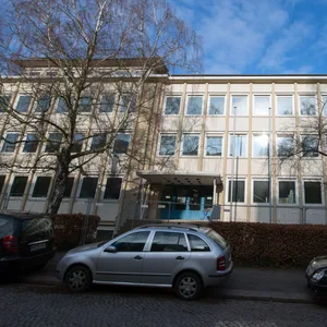 Das ehemalige Kreiswehrersatzamt an der Sophienterrasse im Hamburger Stadtteil Harvestehude. (Archivfoto)