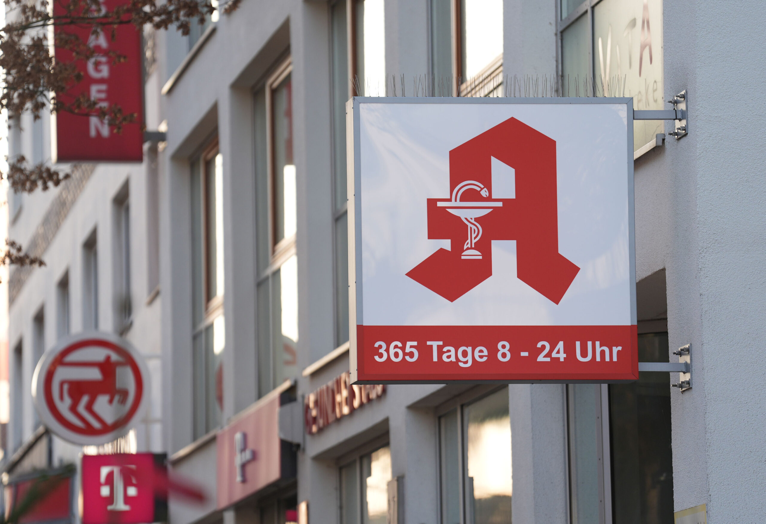 Apothekenschild an einem Hus