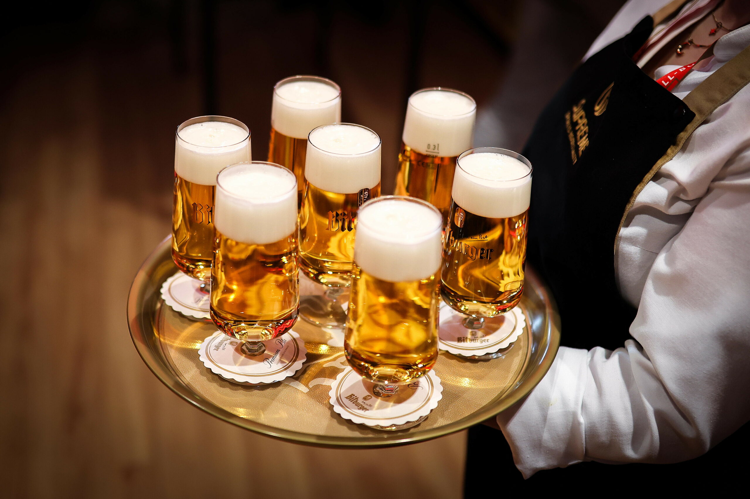 Bier auf einem Tablett