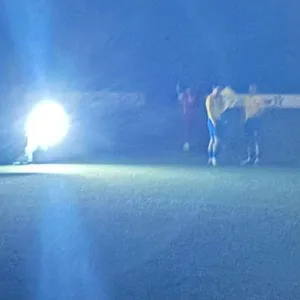 Kameramann sorgt für das einzige Licht beim Pokal-Spiel zwischen Billstedt und Victoria