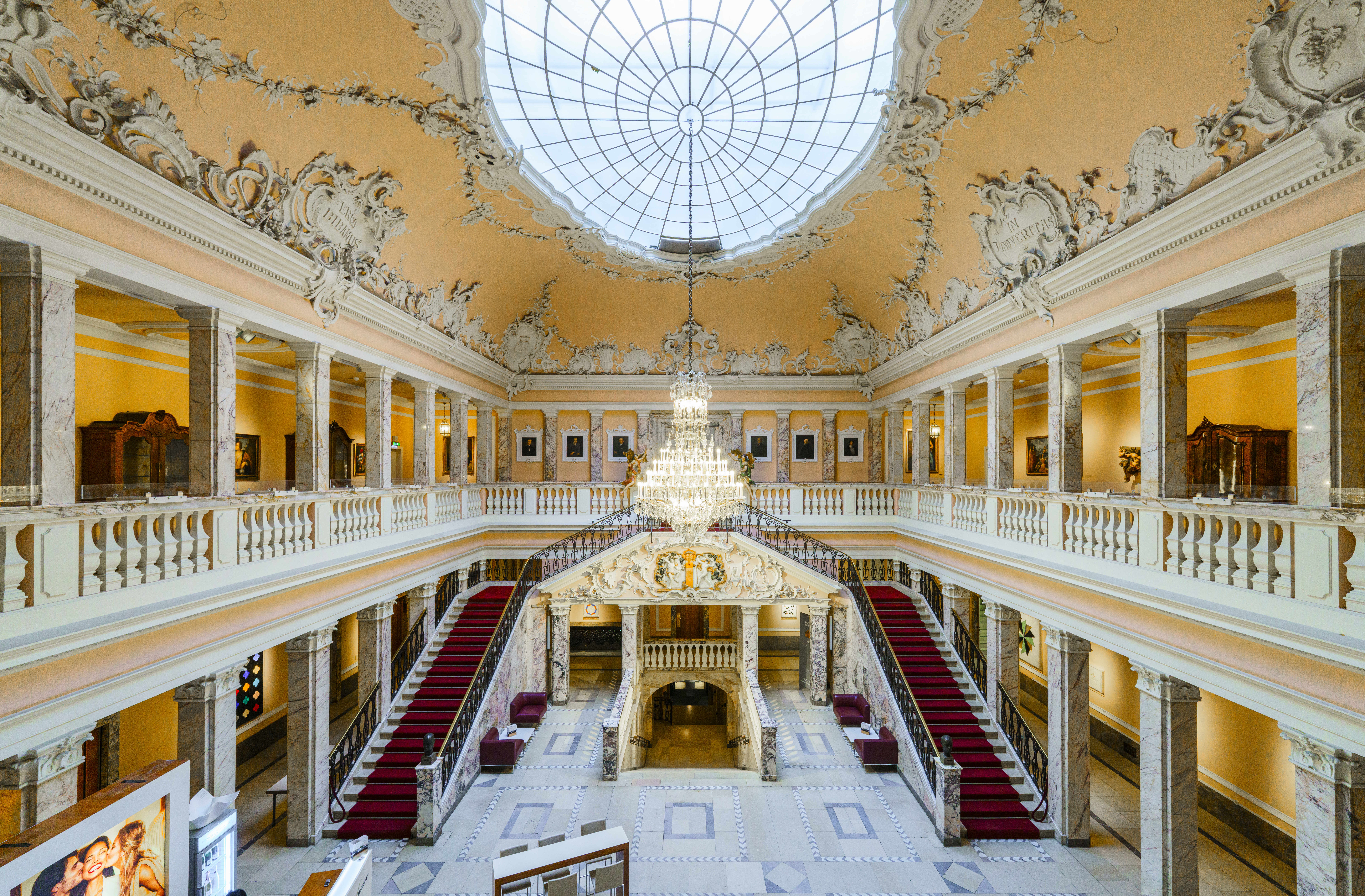 Der Marmorsaal der Sektkellerei Henkell Freixenet