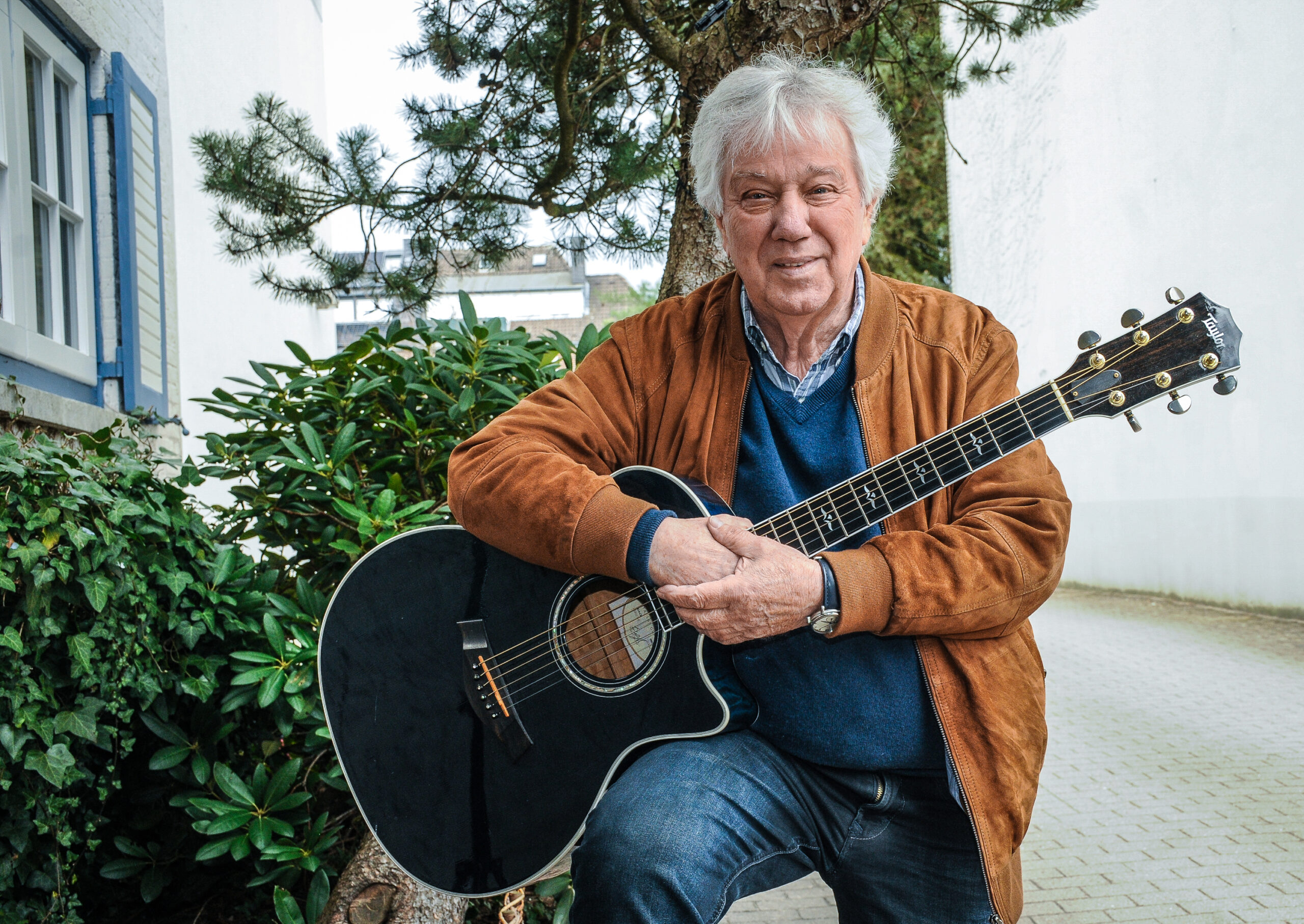 Rolf Zuckowski (78), Liedermacher, tritt immer noch auf. Sein Lied „Wie schön, dass du geboren bist“ wird auf vielen Geburtstagen gesungen.