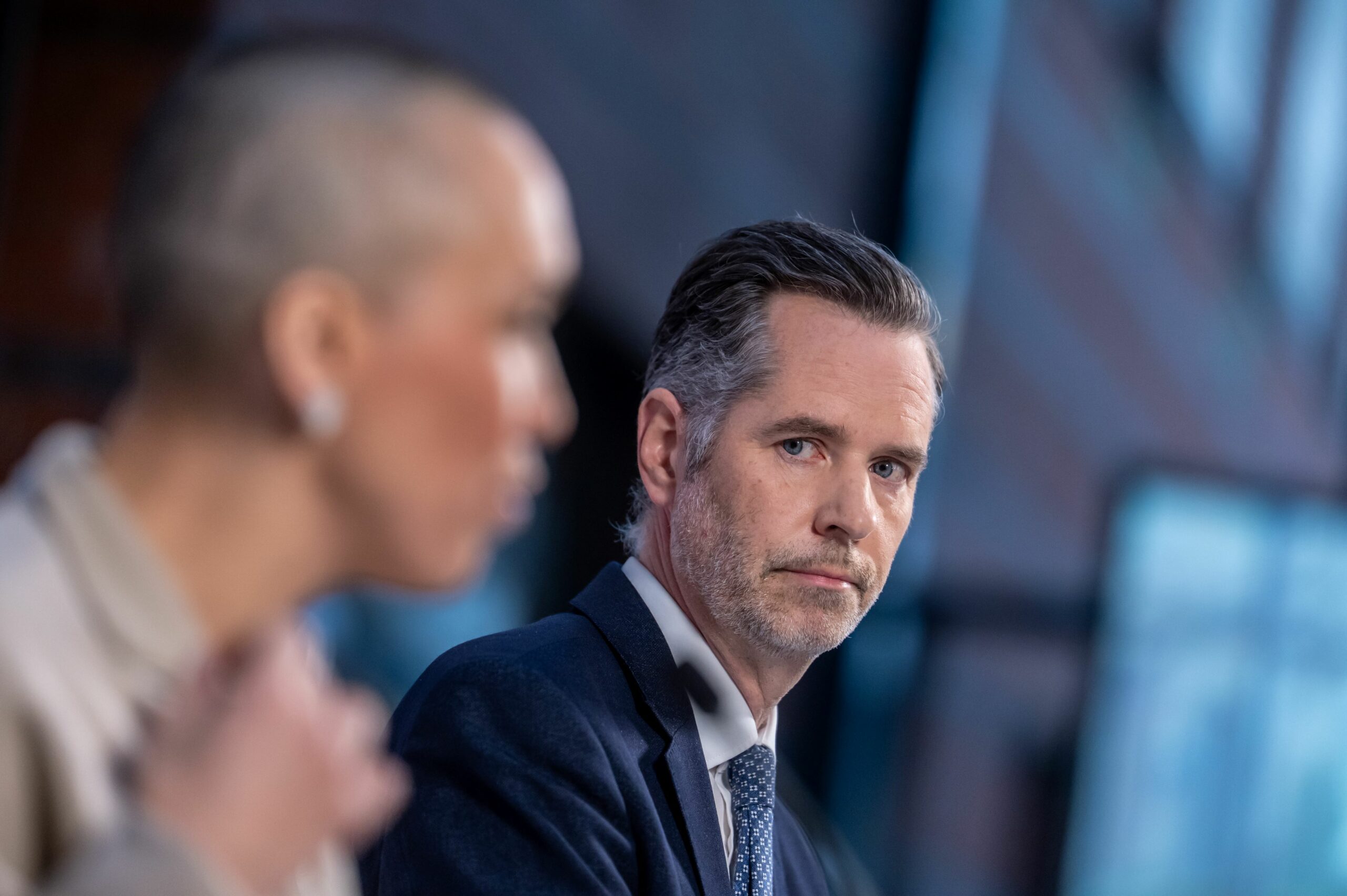 Christian Dürr, FDP Bundesvorsitzender, spricht neben Generalsekretärin Nicole Büttner.