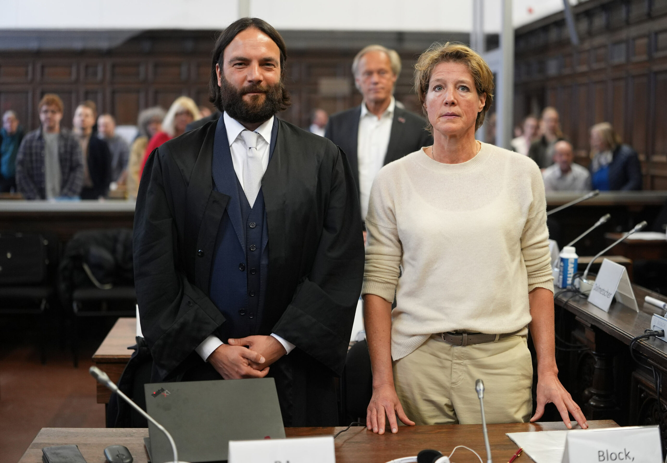 Christina Block mit ihrem Anwalt Ingo Bott im Gerichtssaal.