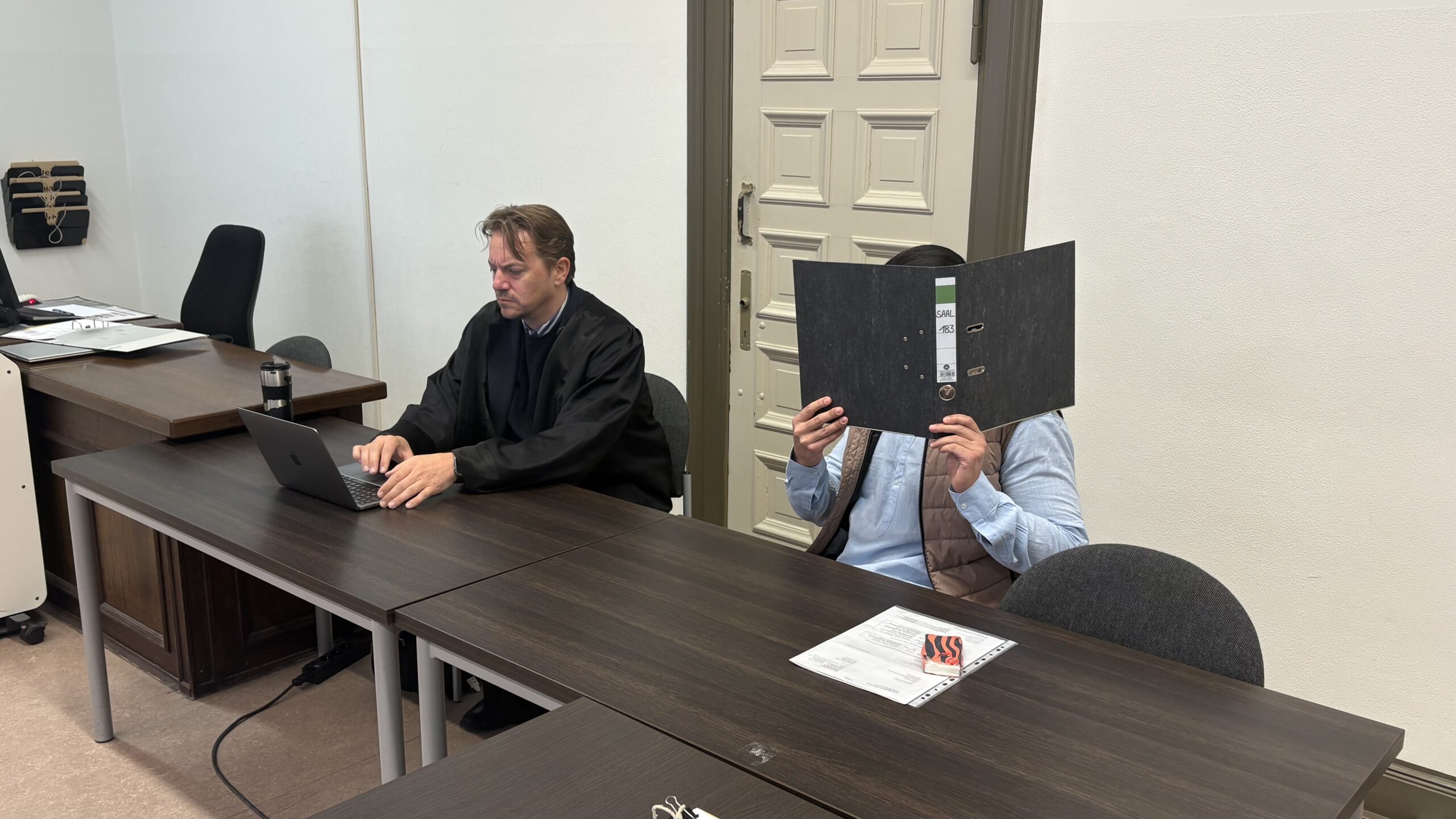 Prozessbeginn gegen den Angeklagte R. vor dem Hamburger Landgericht.