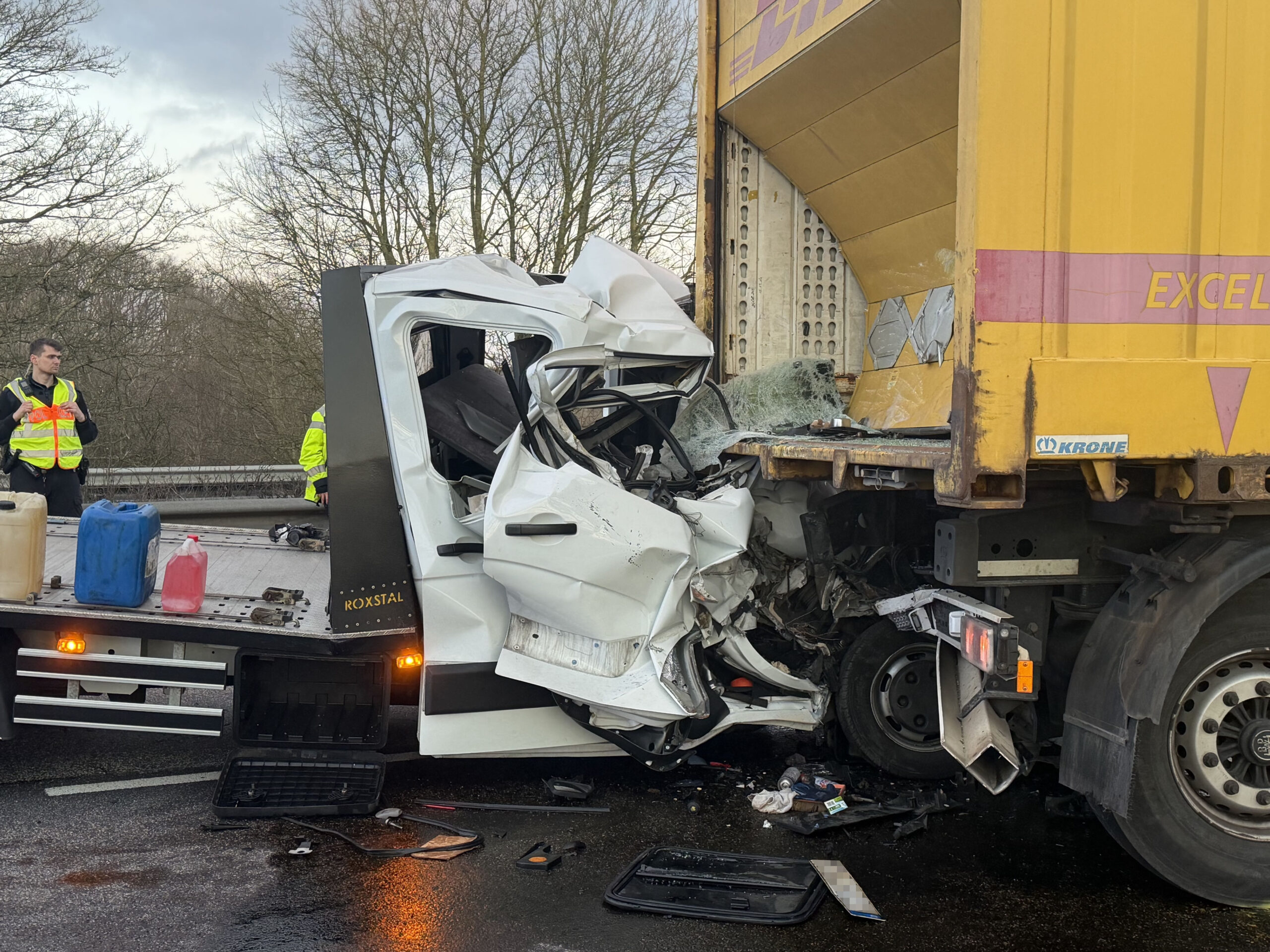 Der Autotransporter fuhr auf der A7 bei Rendsburg in das Heck eines Lkw.