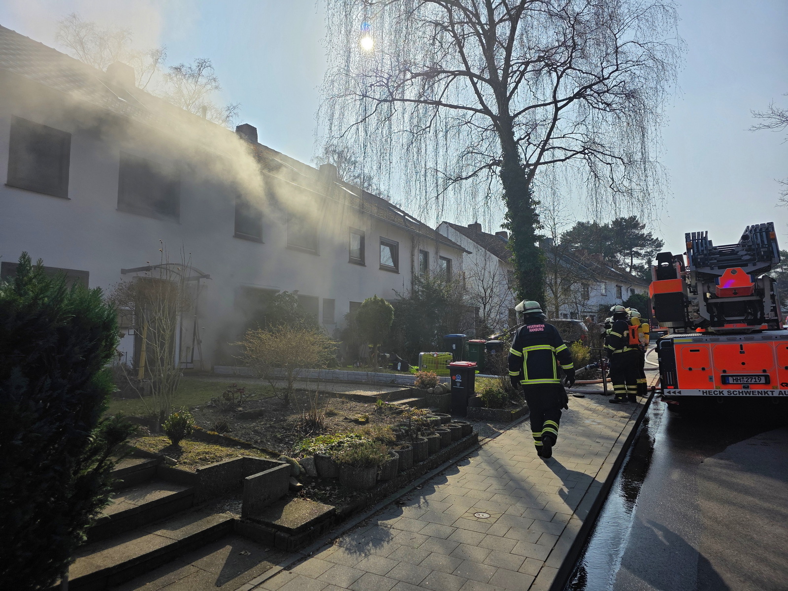 Kellerbrand in Reihenhaus in Neugraben-Fischbek – Bewohner retten sich ins Freie