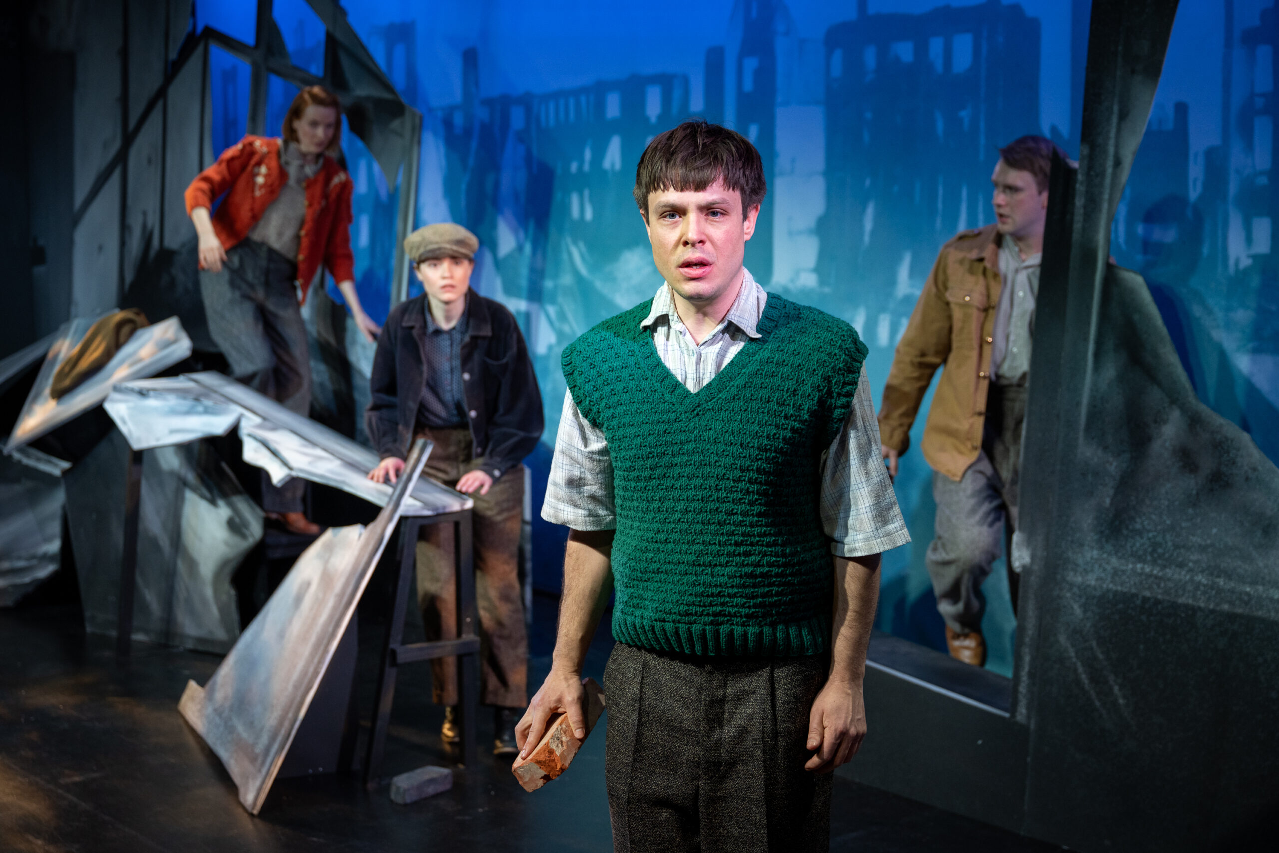 Szene des Stücks „Huul man nich, du leevst ja noch“