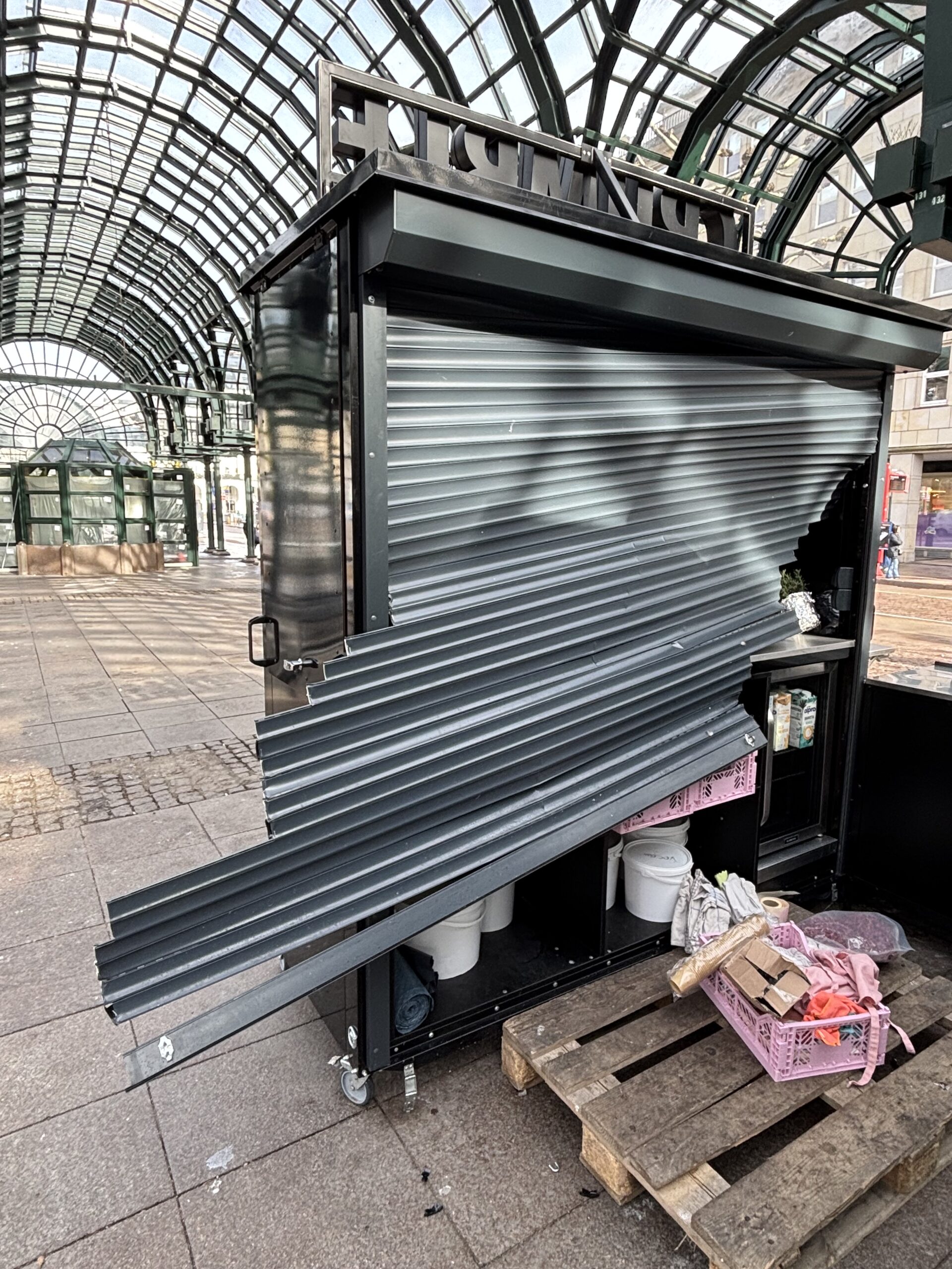 Die „Crumble Bar“ auf dem Rathausmarkt wurde aufgebrochen.