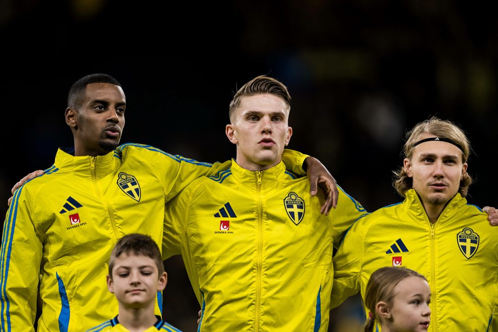 Die schwedische Nationalmannschaft beim Singen der Hymne