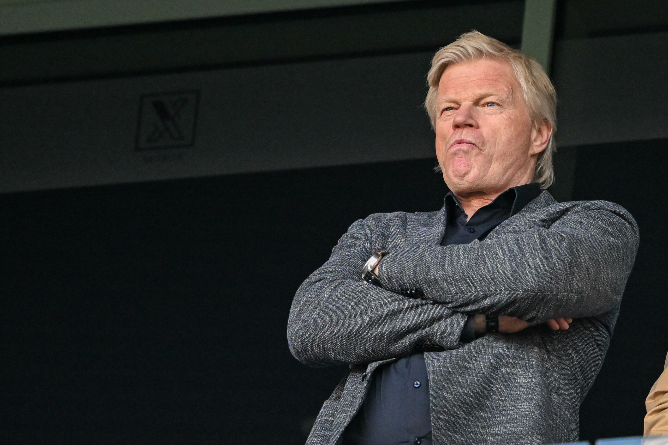 Oliver Kahn auf der Tribüne beim 2. Ligaspiel Karlsruher SC gegen Hannover 96