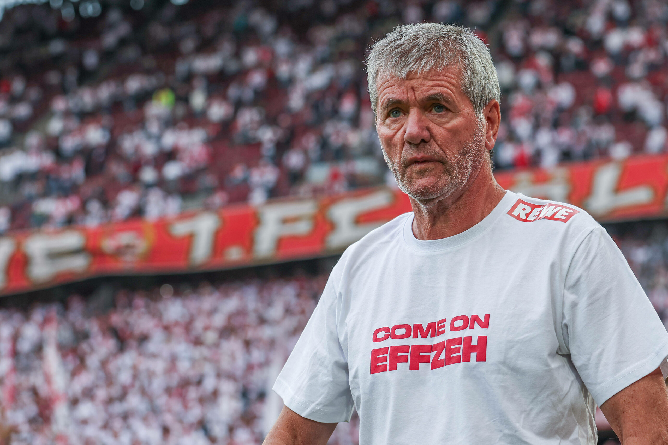 Friedhelm Funkel an der Seitenlinie des 1. FC Köln