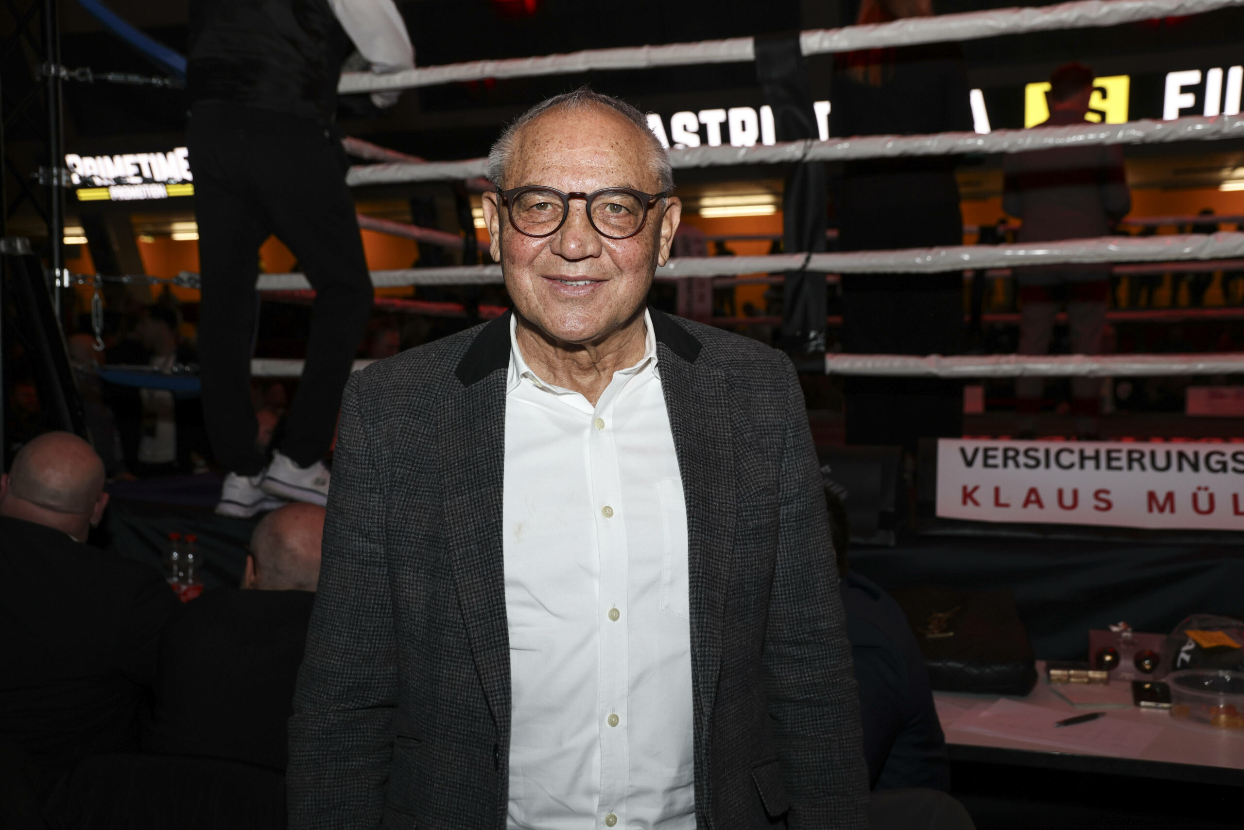 Felix Magath vor dem Ring bei einer Boxveranstaltung in Stuttgart