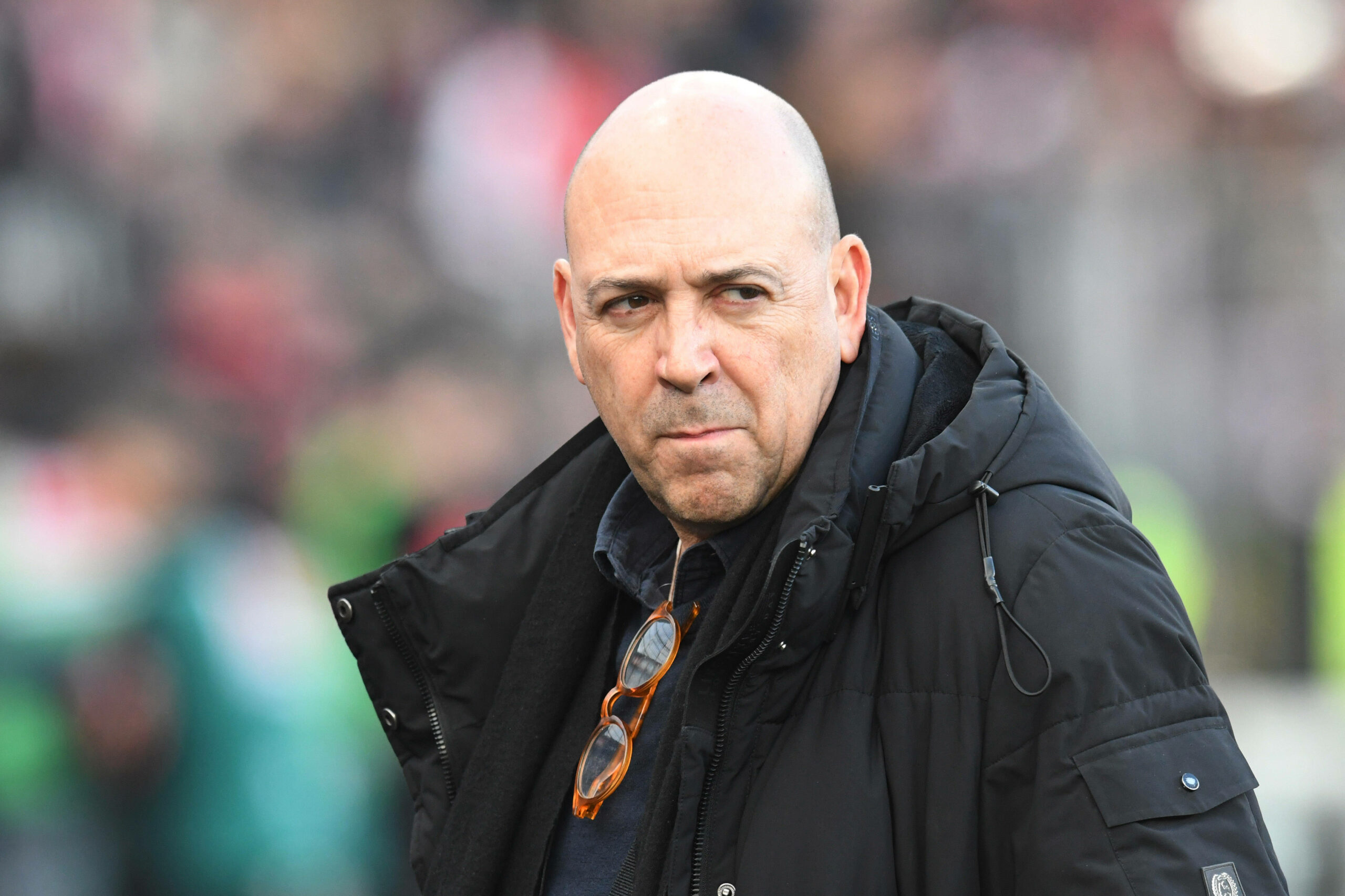 Leverkusen-Boss Fernando Carro schaut grimmig