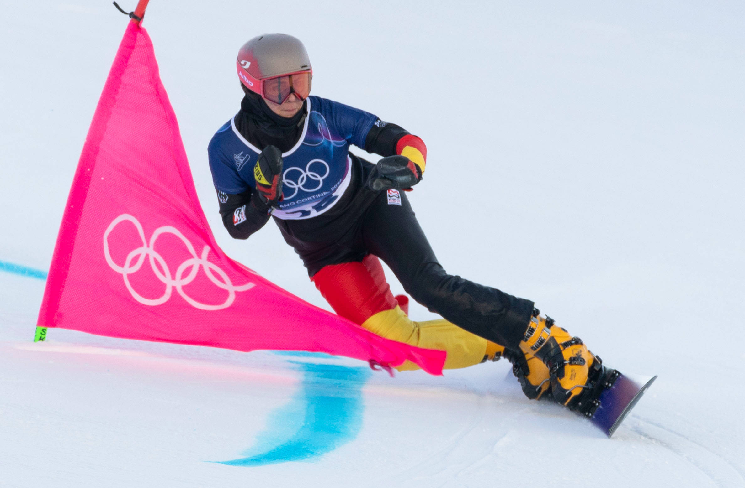 Cheyenne Loch fährt Snowboard bei den Olympischen Winterspielen.
