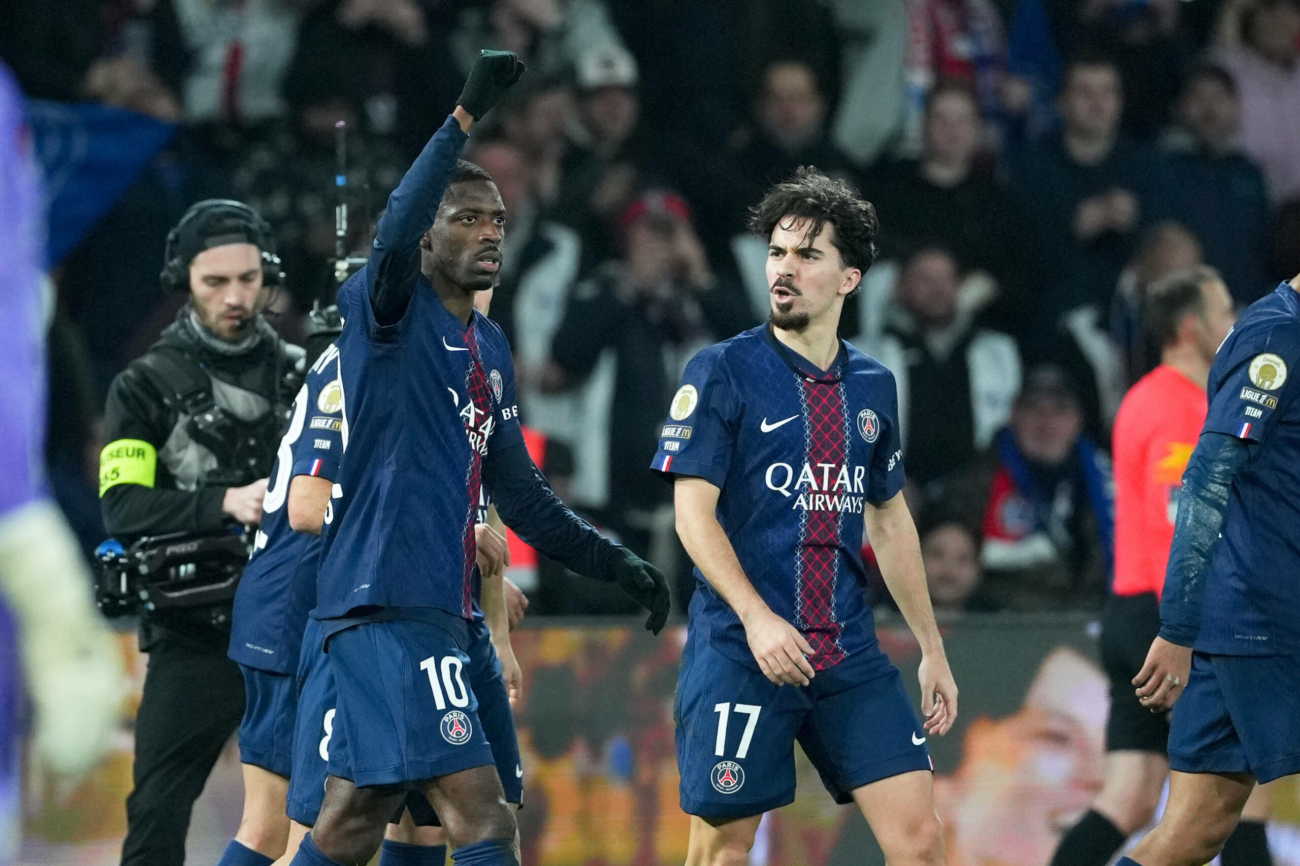 Ousmane Dembélé und Vitinha bejubeln ein Tor