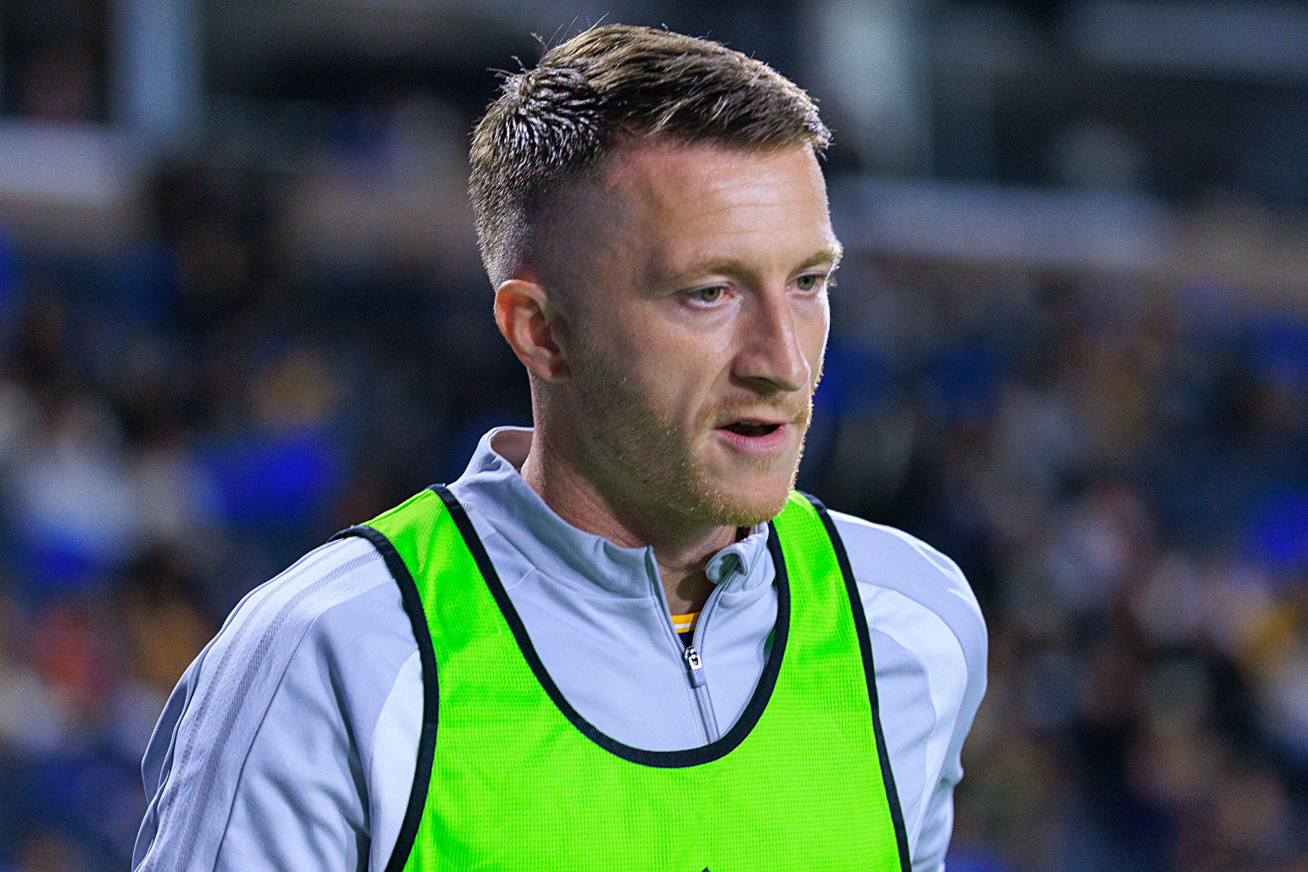 Marco Reus mit Reserve-Leibchen